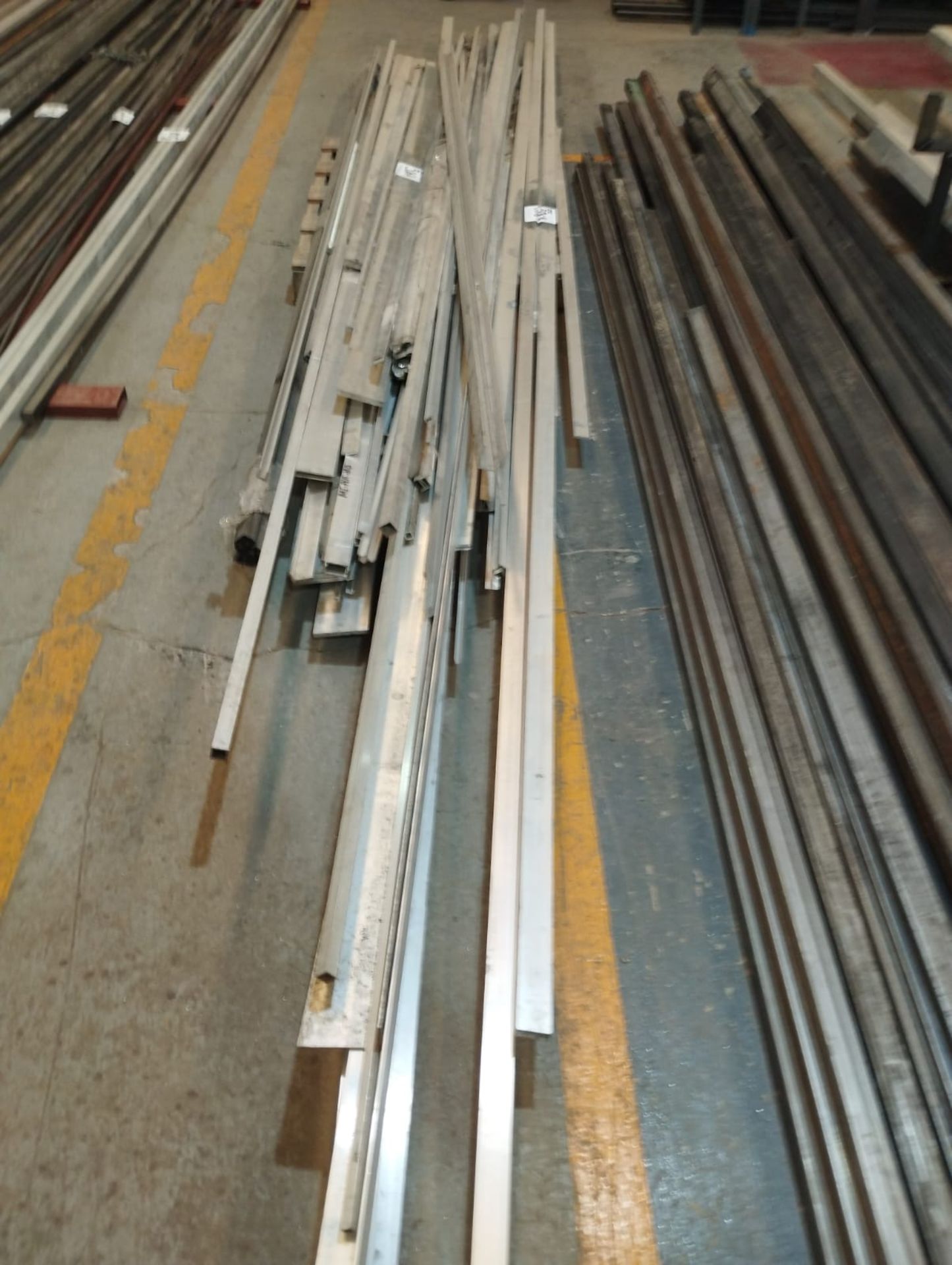 LOT OF ALUMINUM AND CARBON STEEL PROFILES - Image 8 of 12