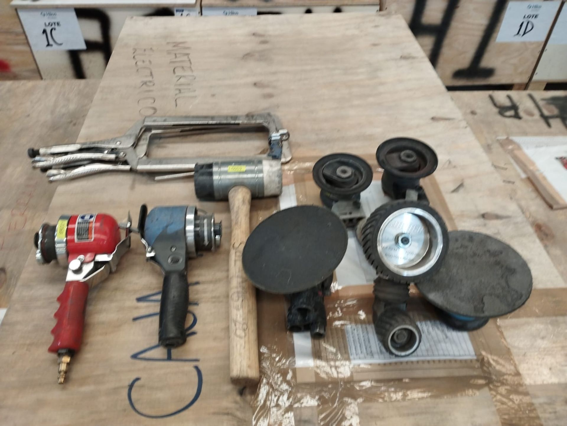 LOT OF EQUIPMENT FOR PAINTING, PORTABLE DRILLS, GRAPPLES AND MISCELLANEOUS TOOLS - Image 11 of 17