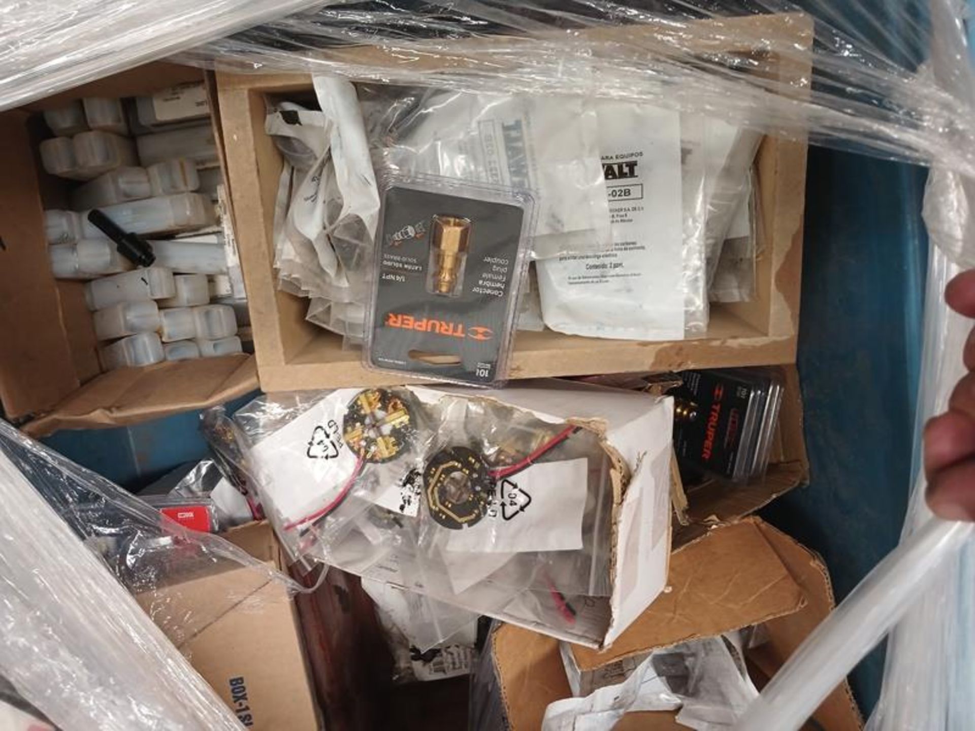 LOT OF MISCELLANEOUS TOOLS - Image 19 of 25