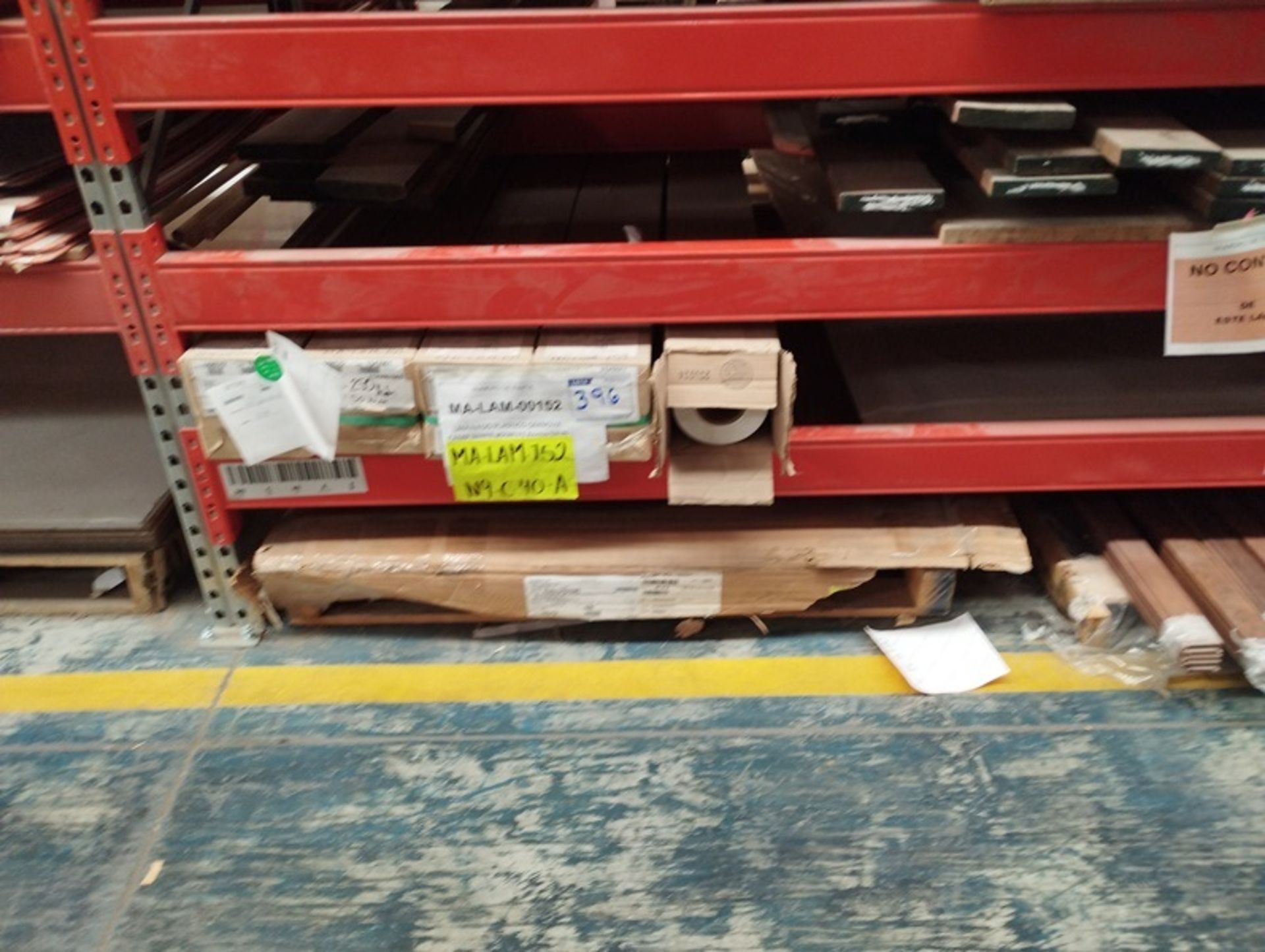 LOT OF APPROXIMATELY (7,504) PCS OF LAMINATE AND ACCESSORIES - Image 6 of 32