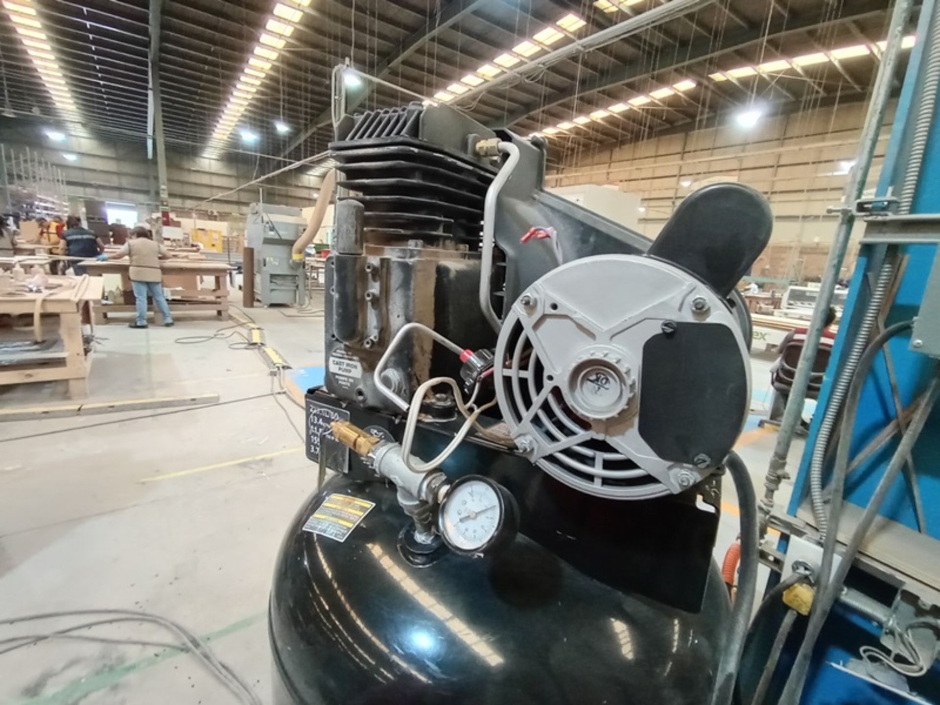 AIR COMPRESSOR - Image 6 of 9