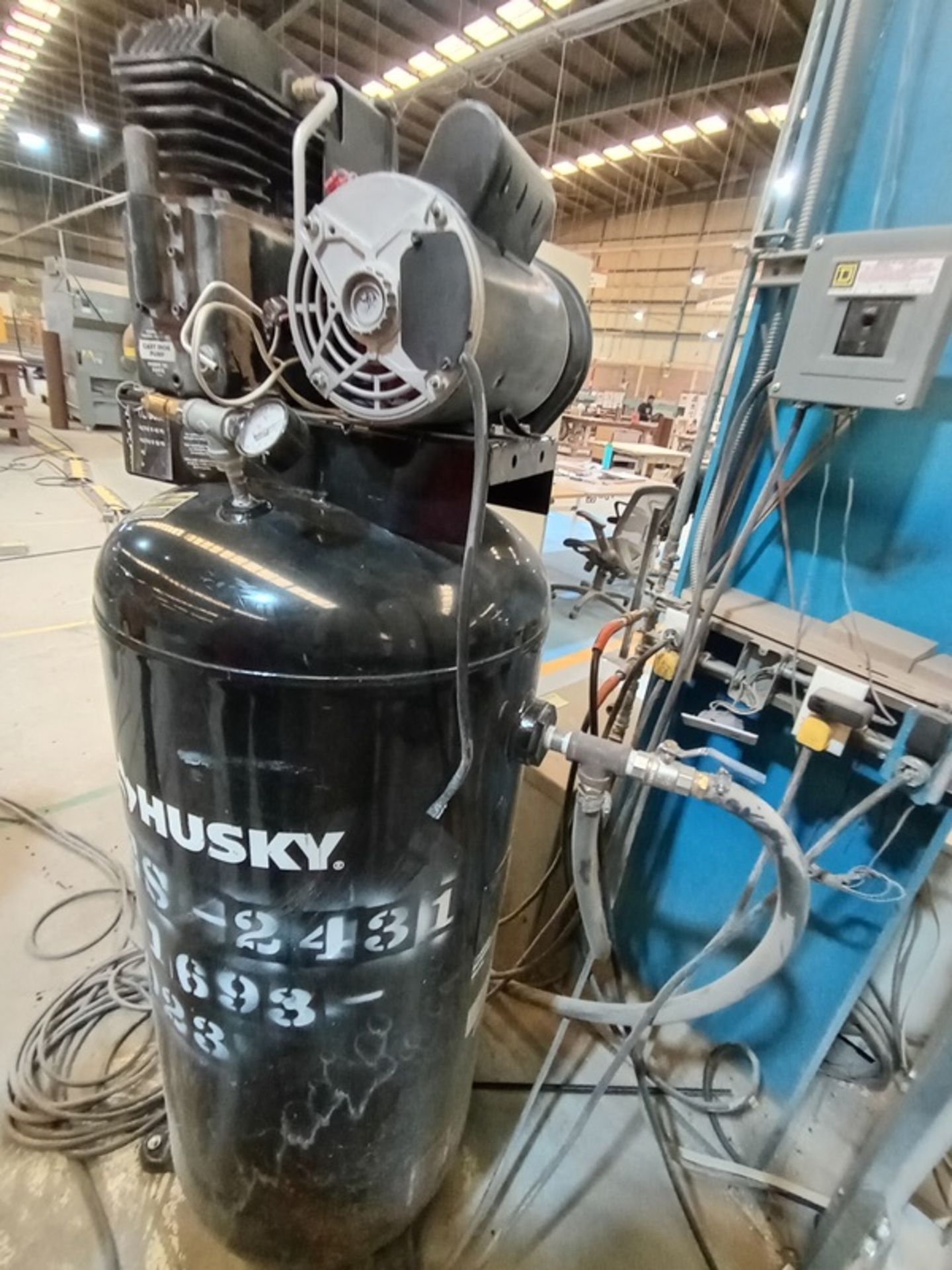 AIR COMPRESSOR - Image 7 of 9