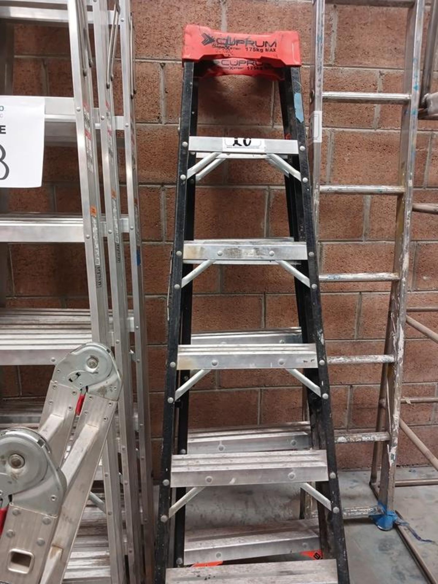 LOT OF ALUMINUM LADDERS - Image 4 of 5