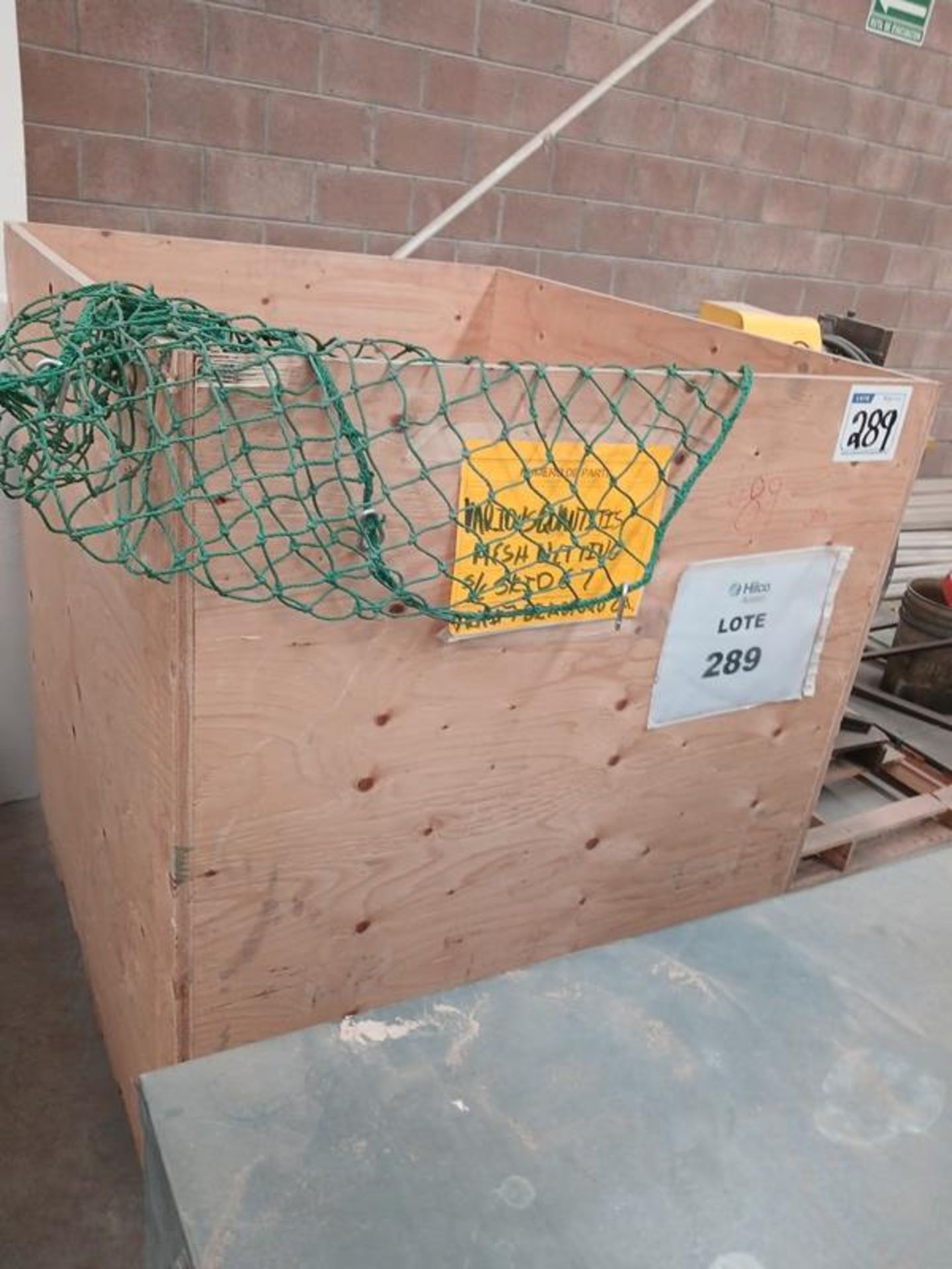 WOODEN BOX WITH PLASTIC NET ANTI-FALL OF OBJECTS IN RACKS.