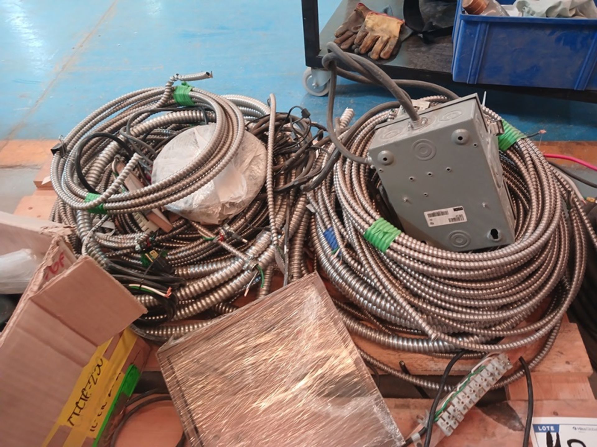 LOT OF ELECTRICAL MATERIAL - Image 17 of 18