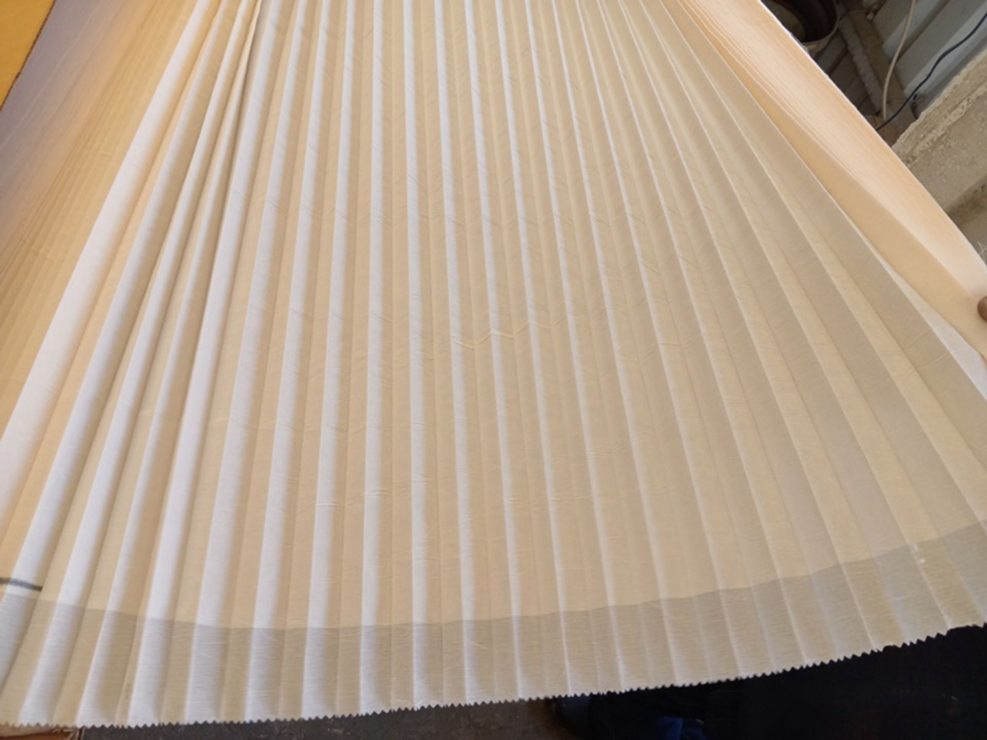 LOT OF APPROXIMATELY (27,400) M2 OF BLINDS PLEATED FABRIC - Image 29 of 35