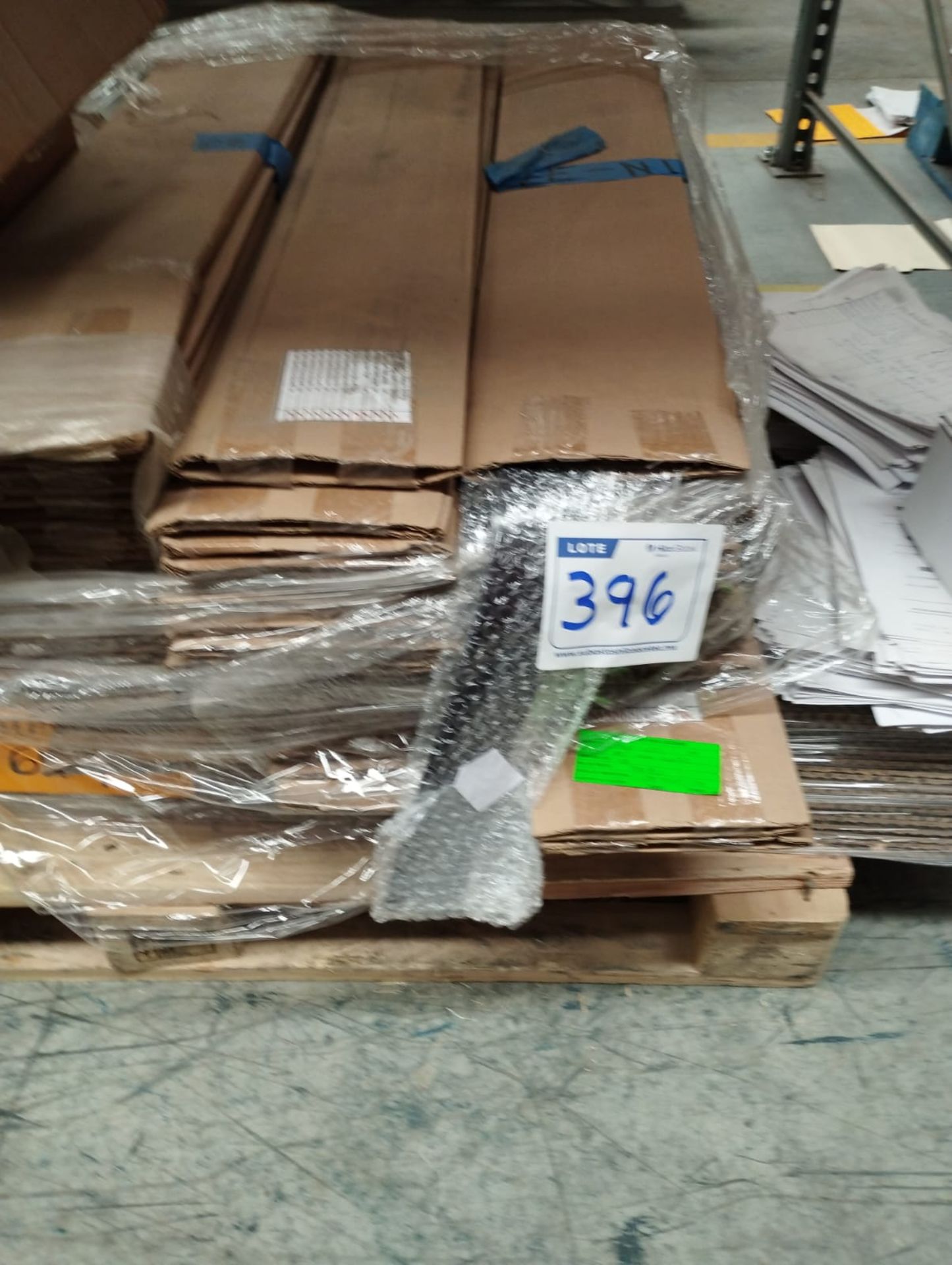 LOT OF APPROXIMATELY (7,504) PCS OF LAMINATE AND ACCESSORIES - Image 30 of 32