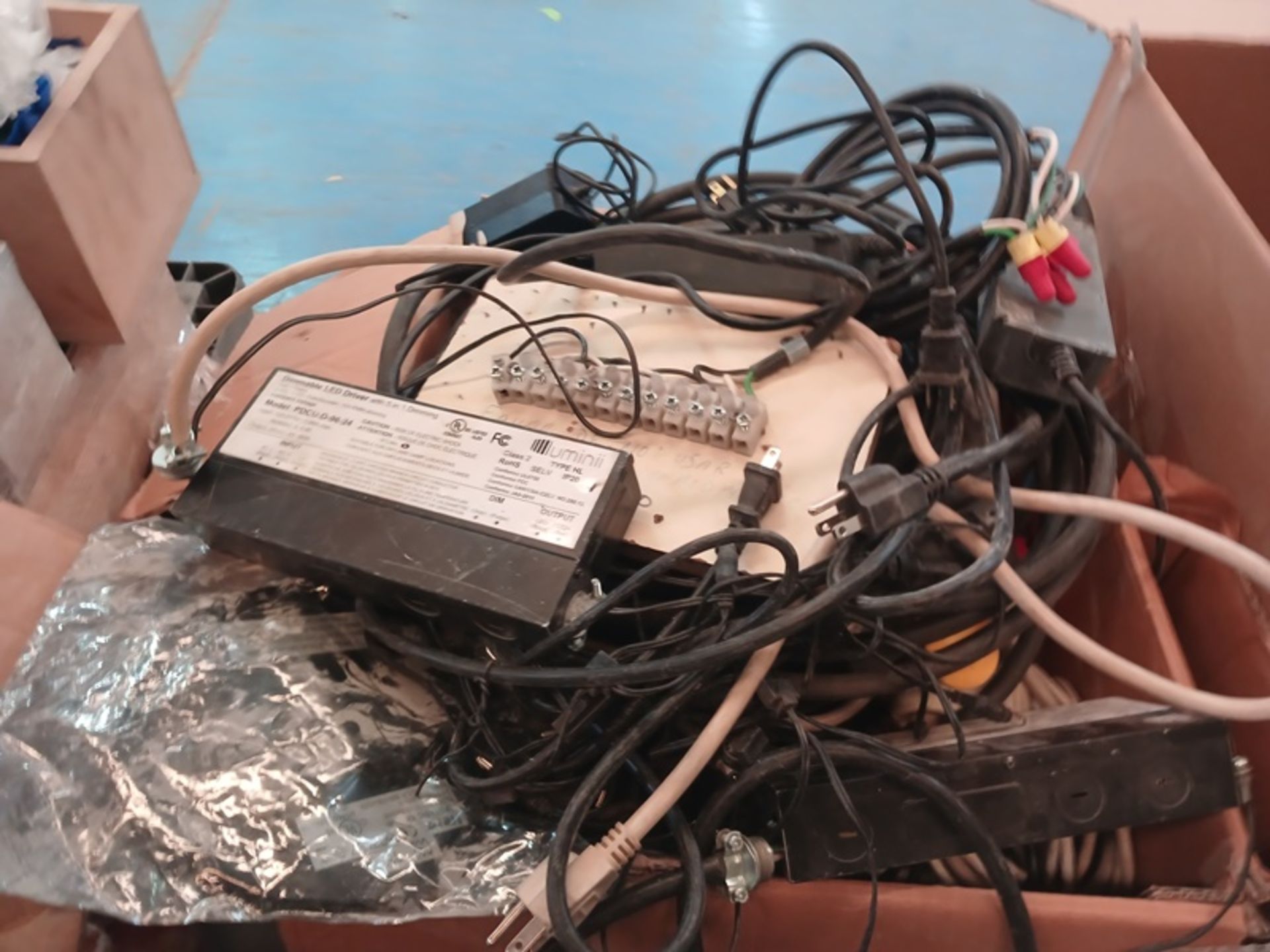 LOT OF ELECTRICAL MATERIAL - Image 14 of 18