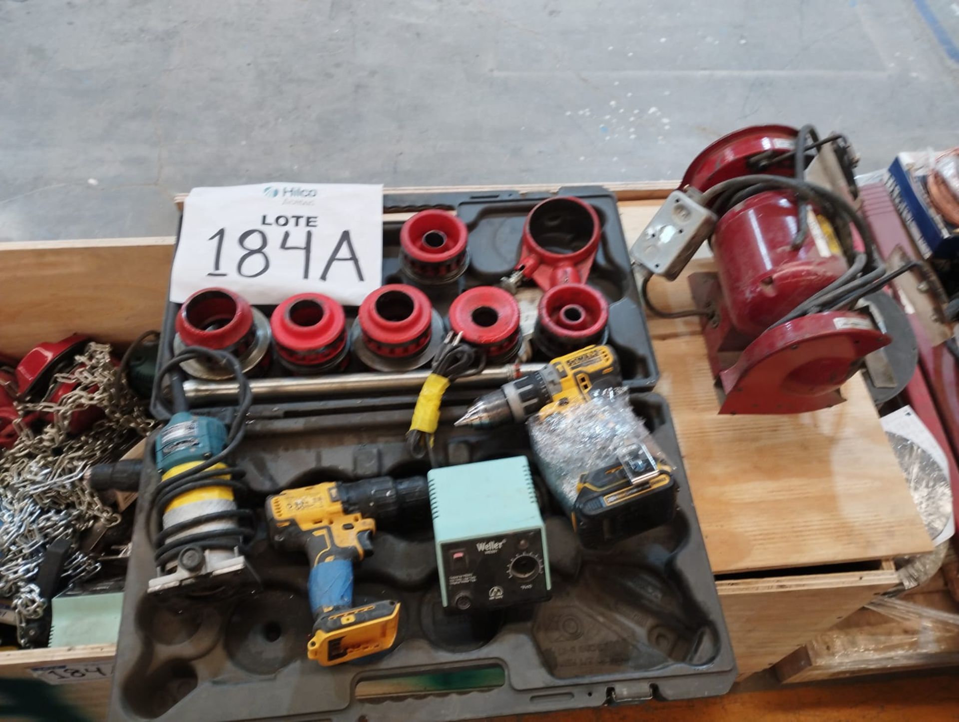 LOT OF EQUIPMENT FOR PAINTING, PORTABLE DRILLS, GRAPPLES AND MISCELLANEOUS TOOLS