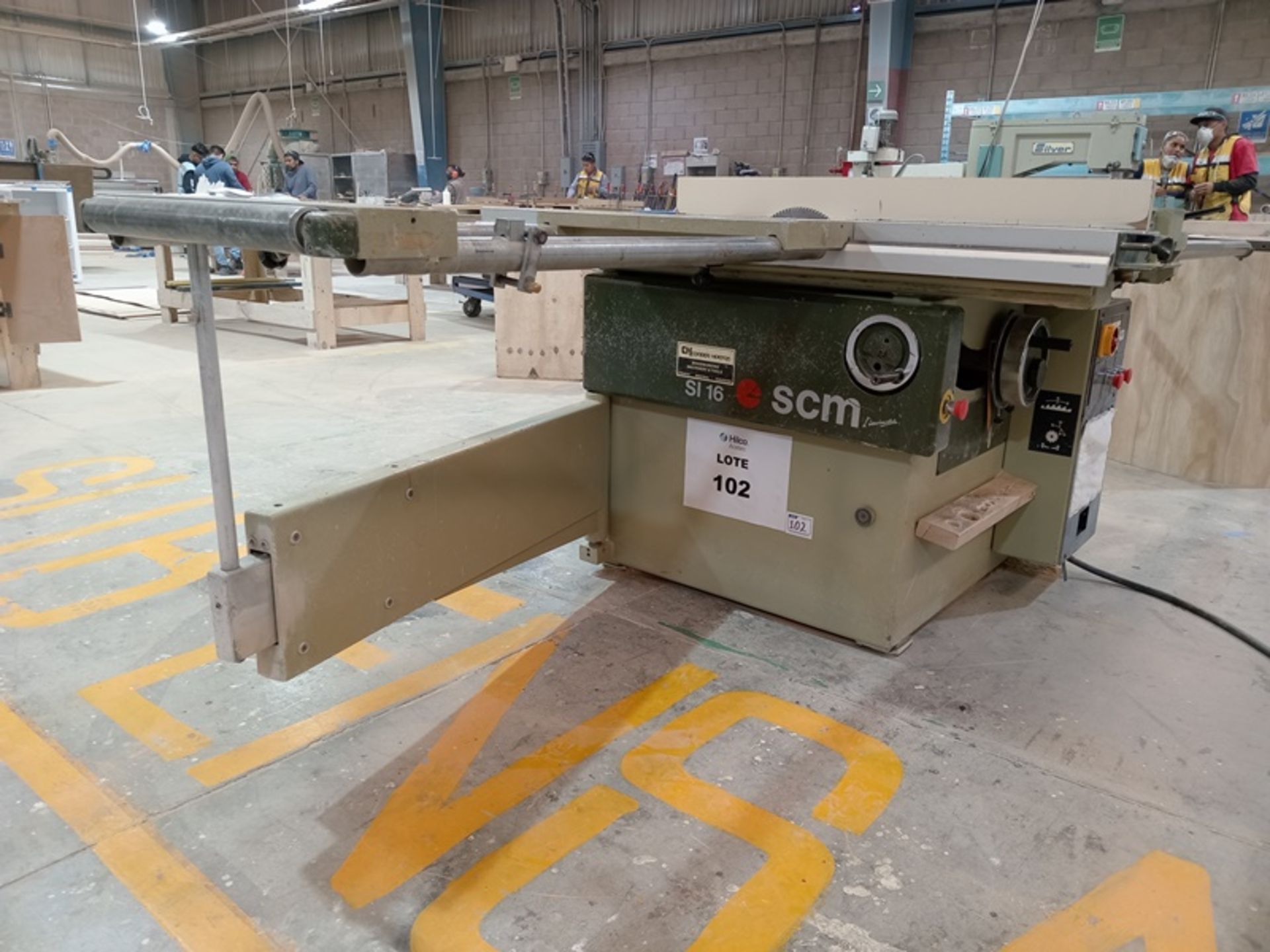 SLIDING TABLE SAW MACHINE