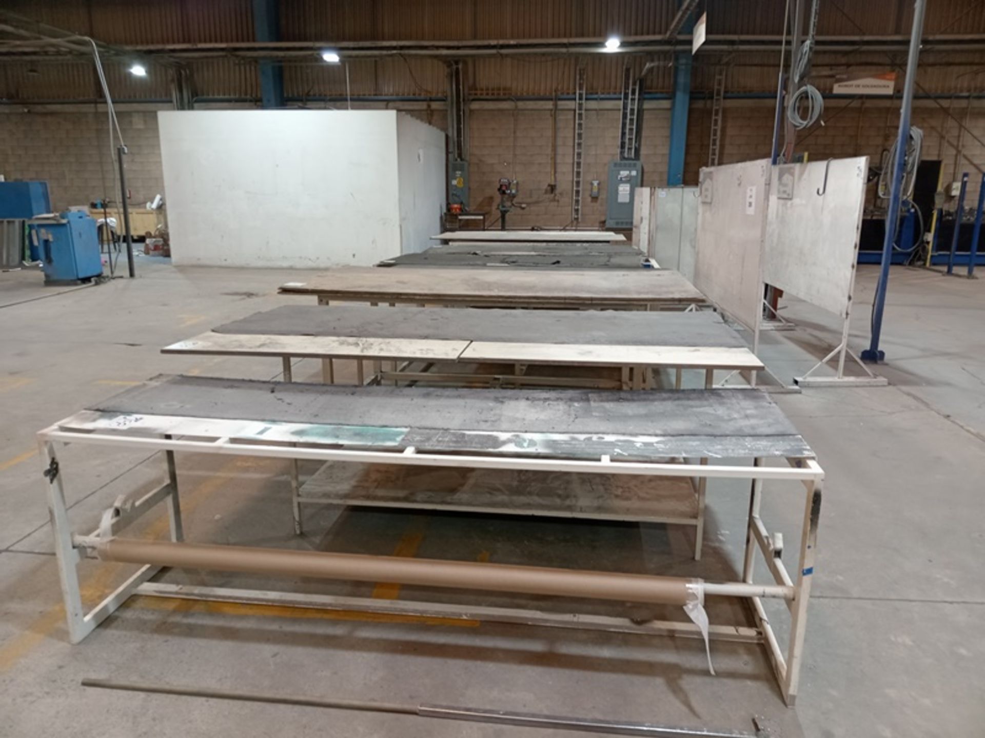 LOT OF (14) PIECES, WORK TABLES, SHELVES AND INDUSTRIAL BLACKBOARDS. - Image 18 of 20