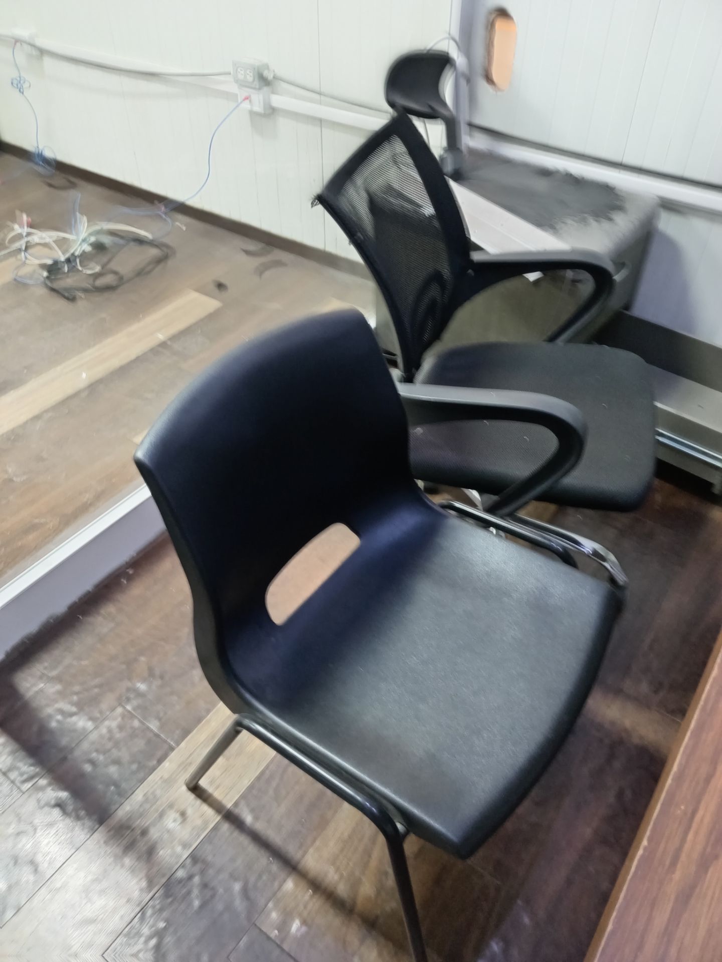 LOT OF (55) PIECES OF OFFICE CHAIRS - Image 23 of 25