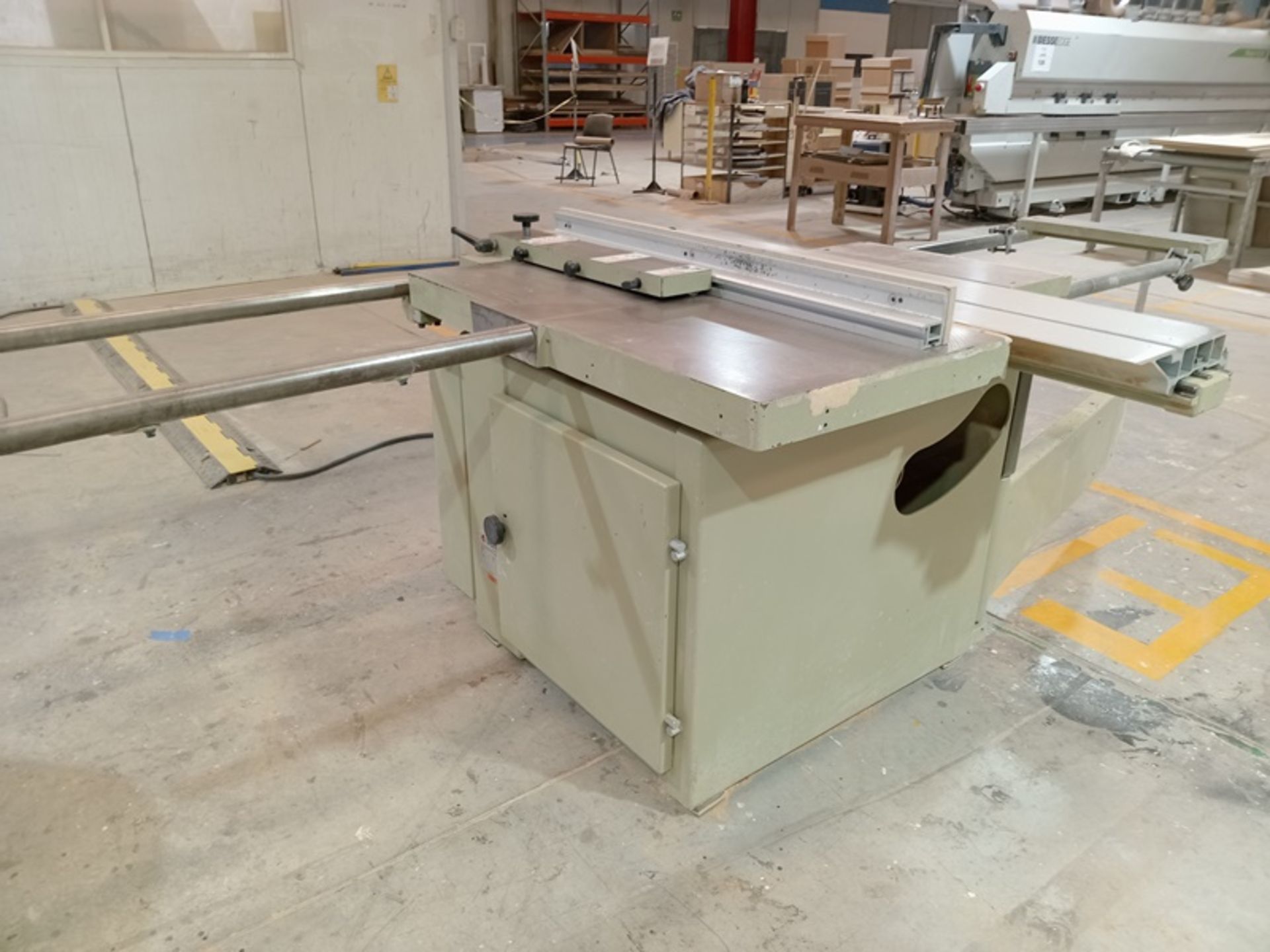 SLIDING TABLE SAW MACHINE - Image 8 of 9