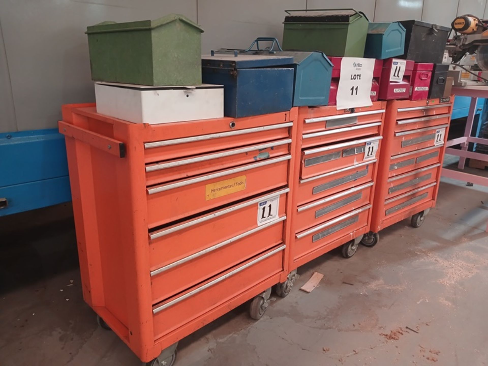 LOT OF TOOL TROLLEYS AND BOXES
