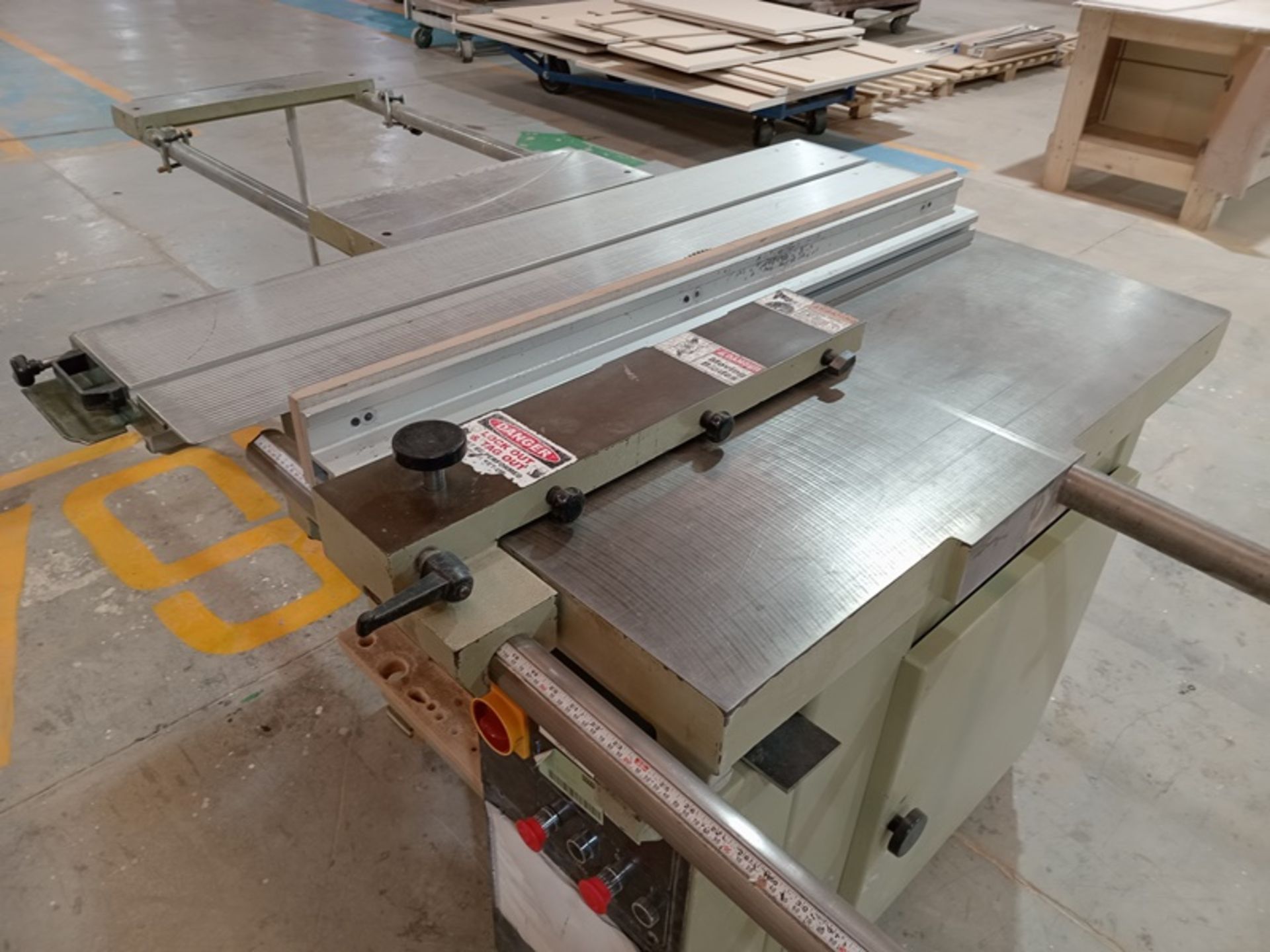 SLIDING TABLE SAW MACHINE - Image 5 of 9