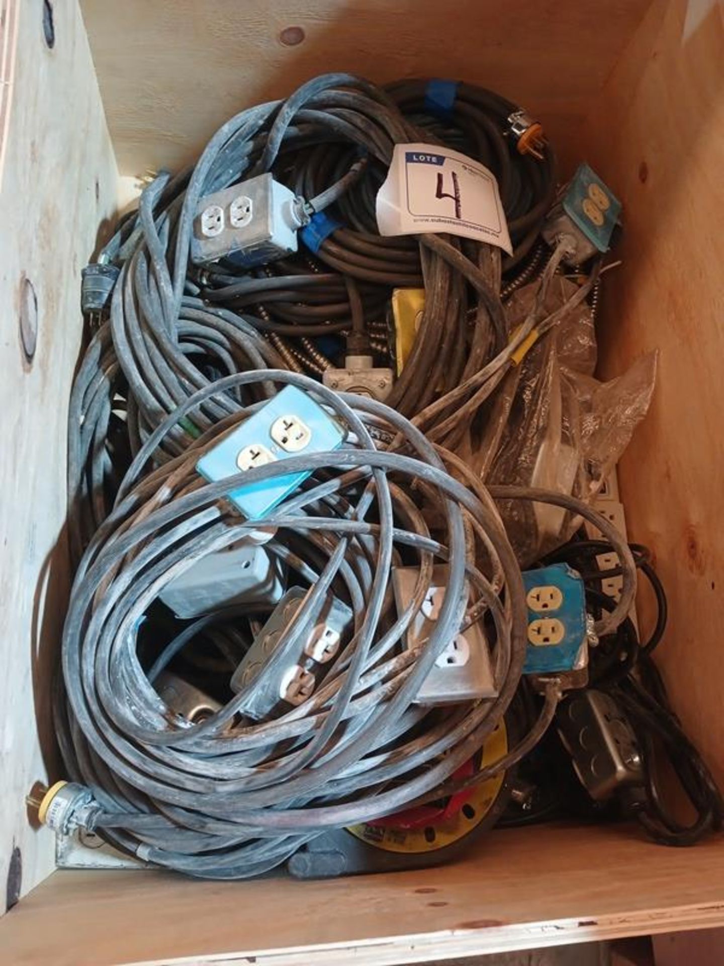 LOT OF EXTENSIONS AND ELECTRICAL CABLES - Bild 7 aus 7