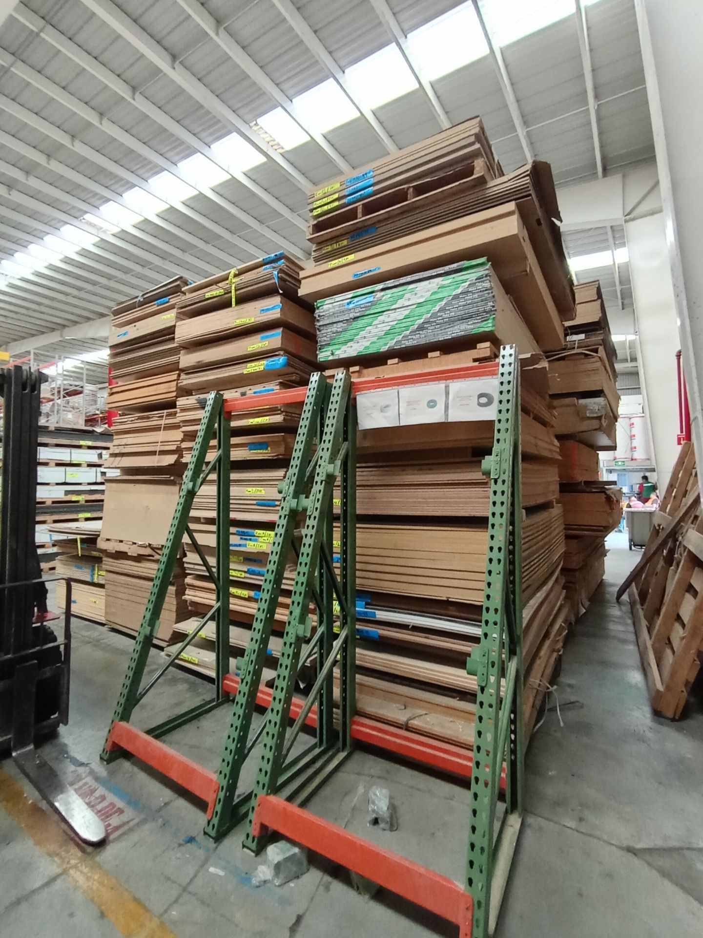 LOT OF APPROXIMATELY (1,093) PCS OF MELAMINE, MDF AND CHIPBOARD - Image 5 of 12
