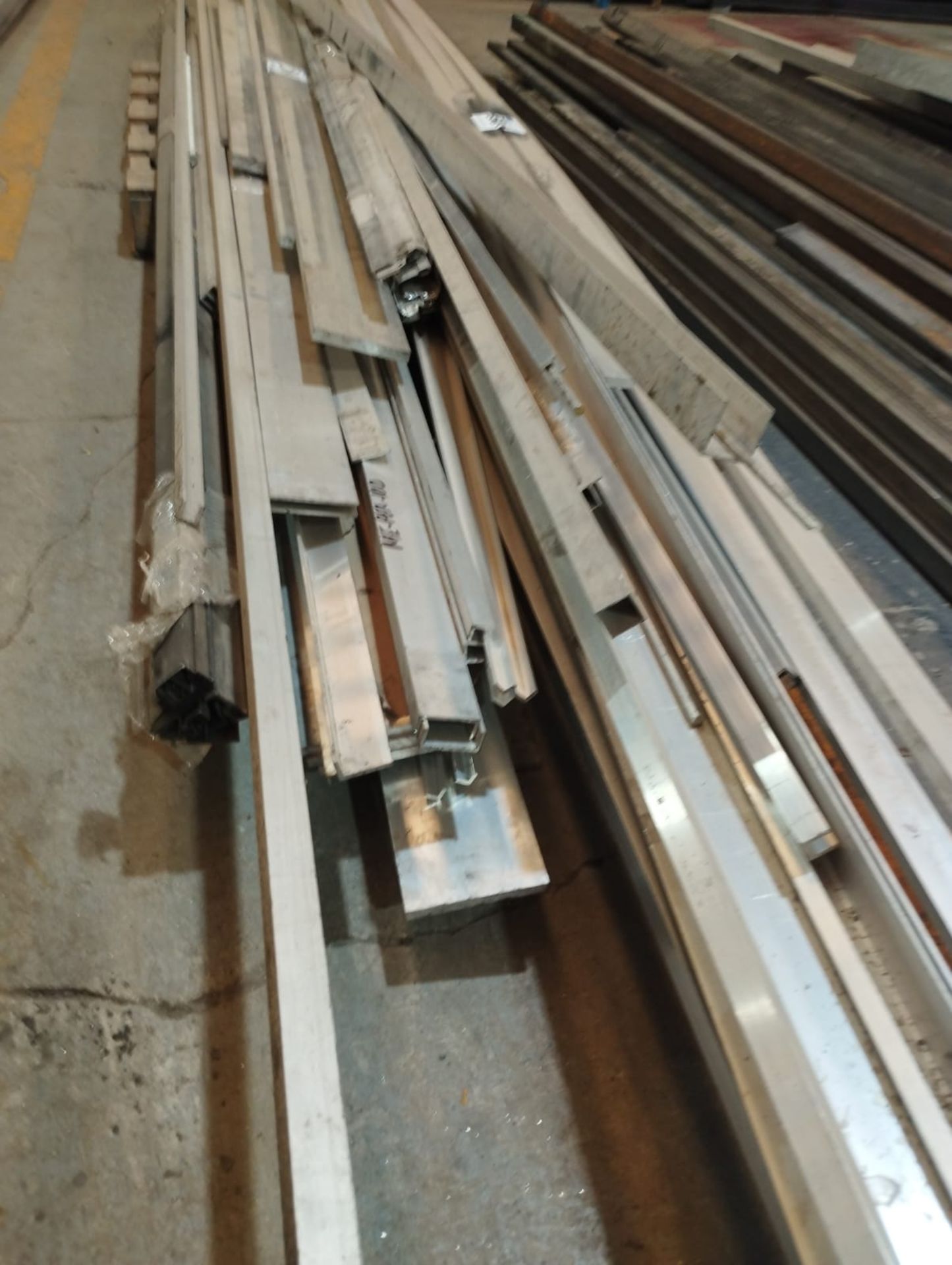 LOT OF ALUMINUM AND CARBON STEEL PROFILES - Image 11 of 12