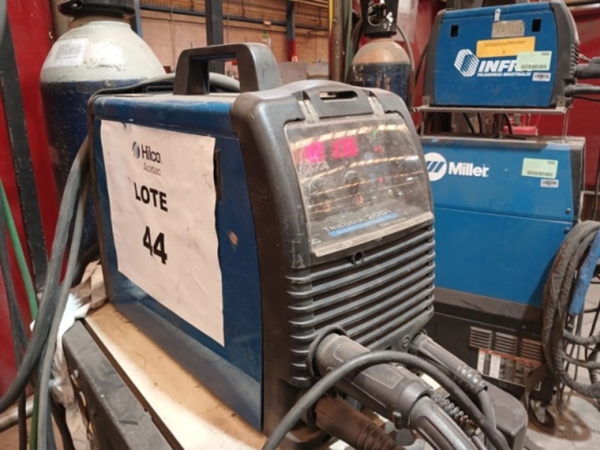 WELDING MACHINE