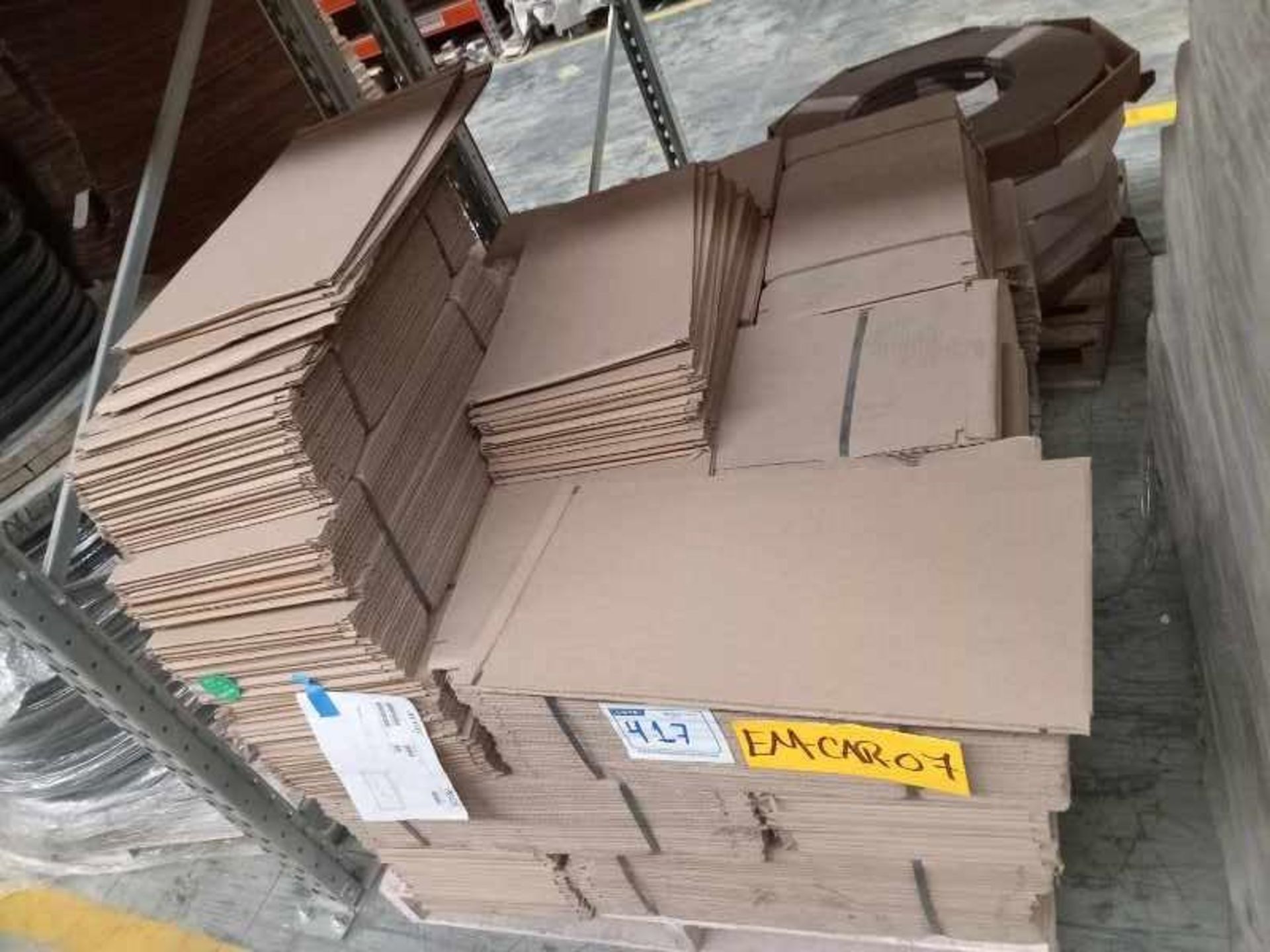 LOT OF APPROXIMATELY (83,310) PCS OF CARDBOARD BOXES AND ACCESSORIES - Image 24 of 119