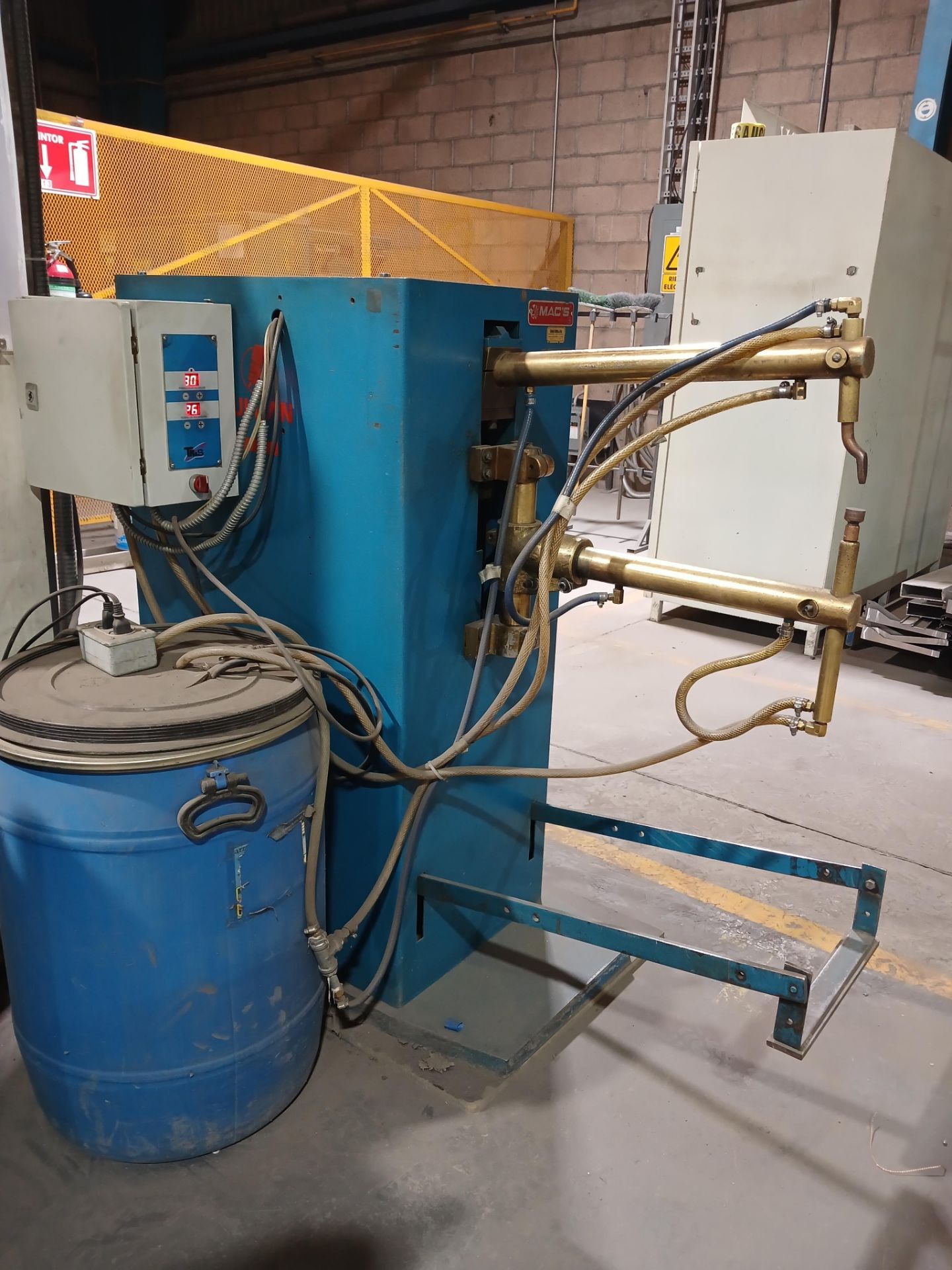 SPOT WELDING MACHINE - Image 2 of 4