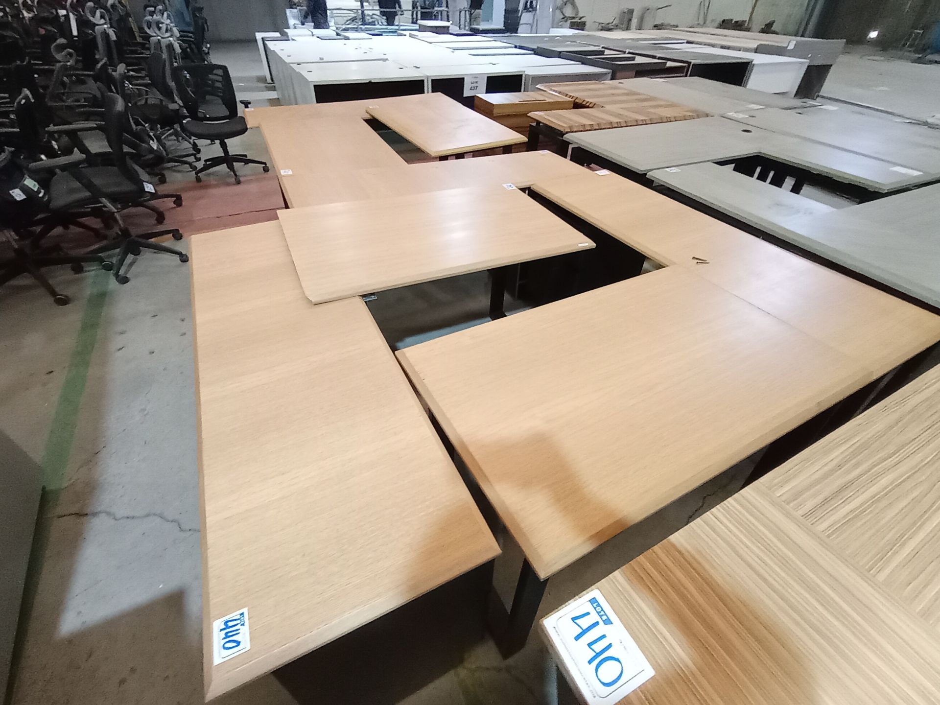 LOT OF (15) PIECES OF OFFICE FURNITURE - Image 6 of 14