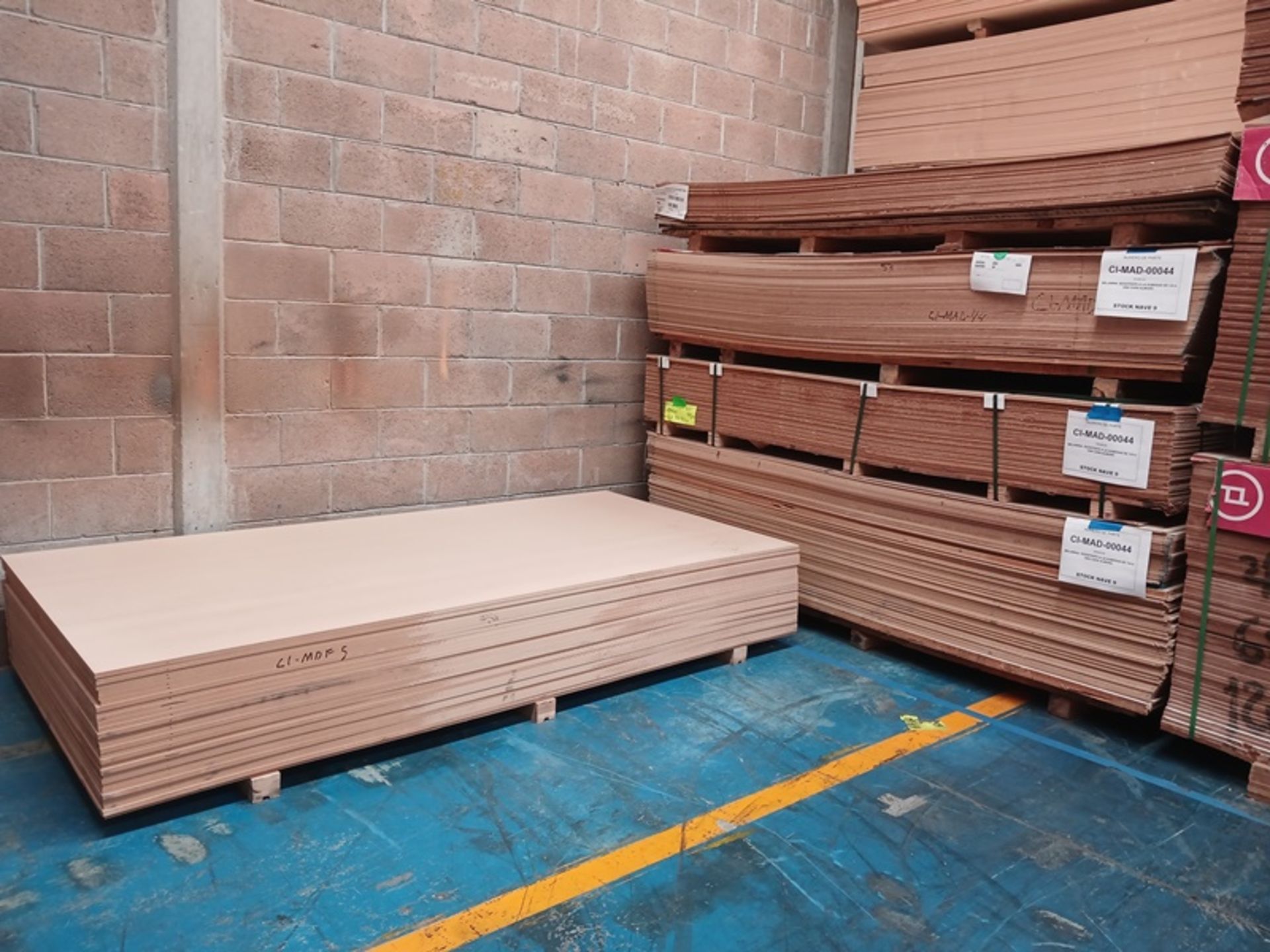 LOT OF APPROXIMATELY (843) PCS OF MELAMINE AND MDF - Image 5 of 5