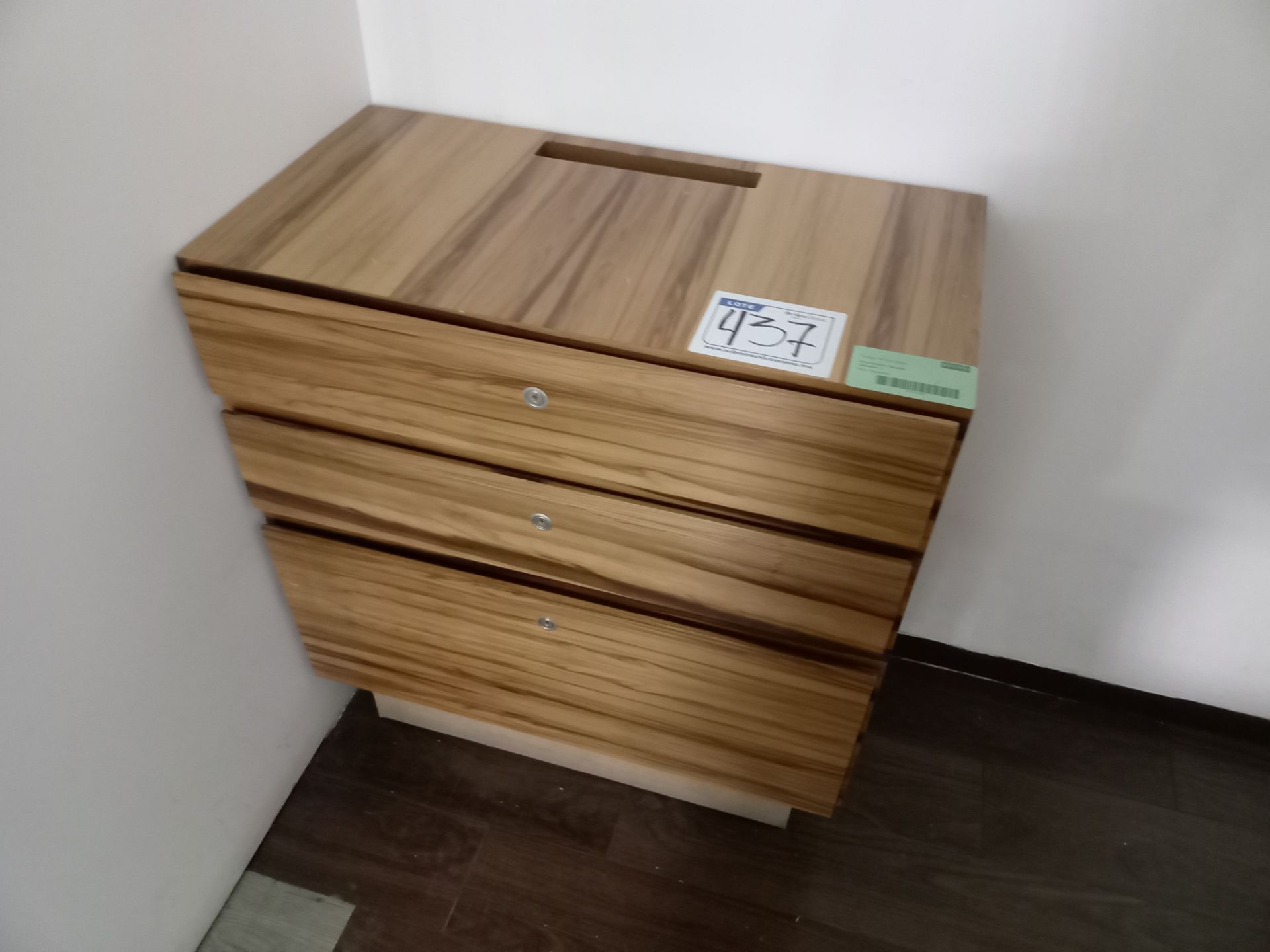 LOT OF APPROXIMATELY (74) PIECES OF OFFICE FURNITURE - Image 17 of 31