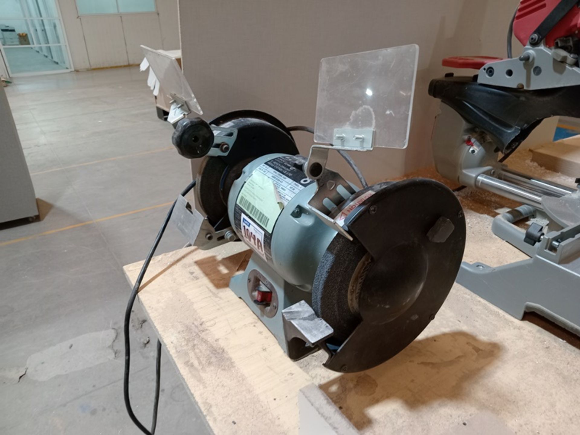 BENCH GRINDER - Image 3 of 17