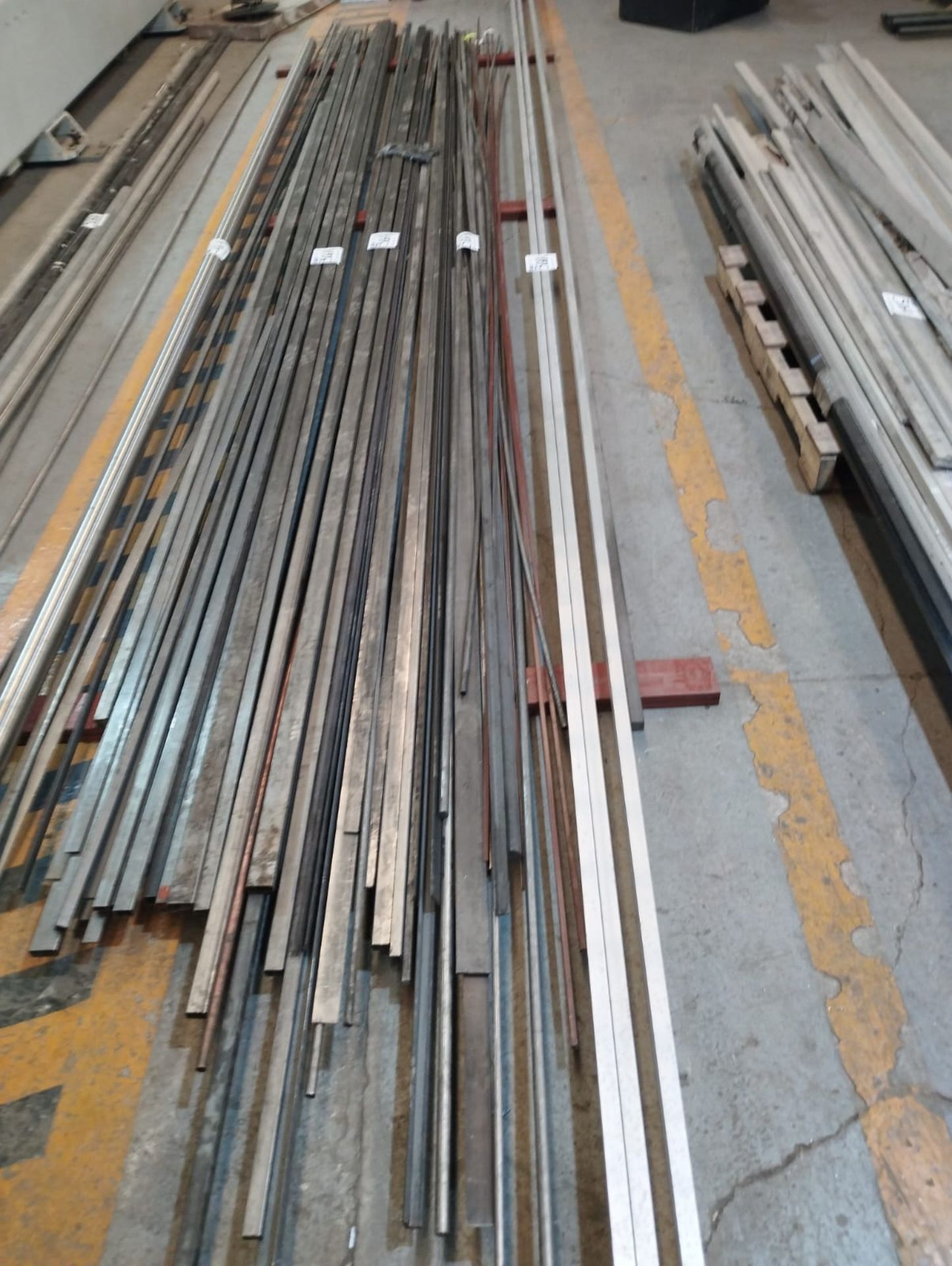 LOT OF ALUMINUM AND CARBON STEEL PROFILES - Image 12 of 12