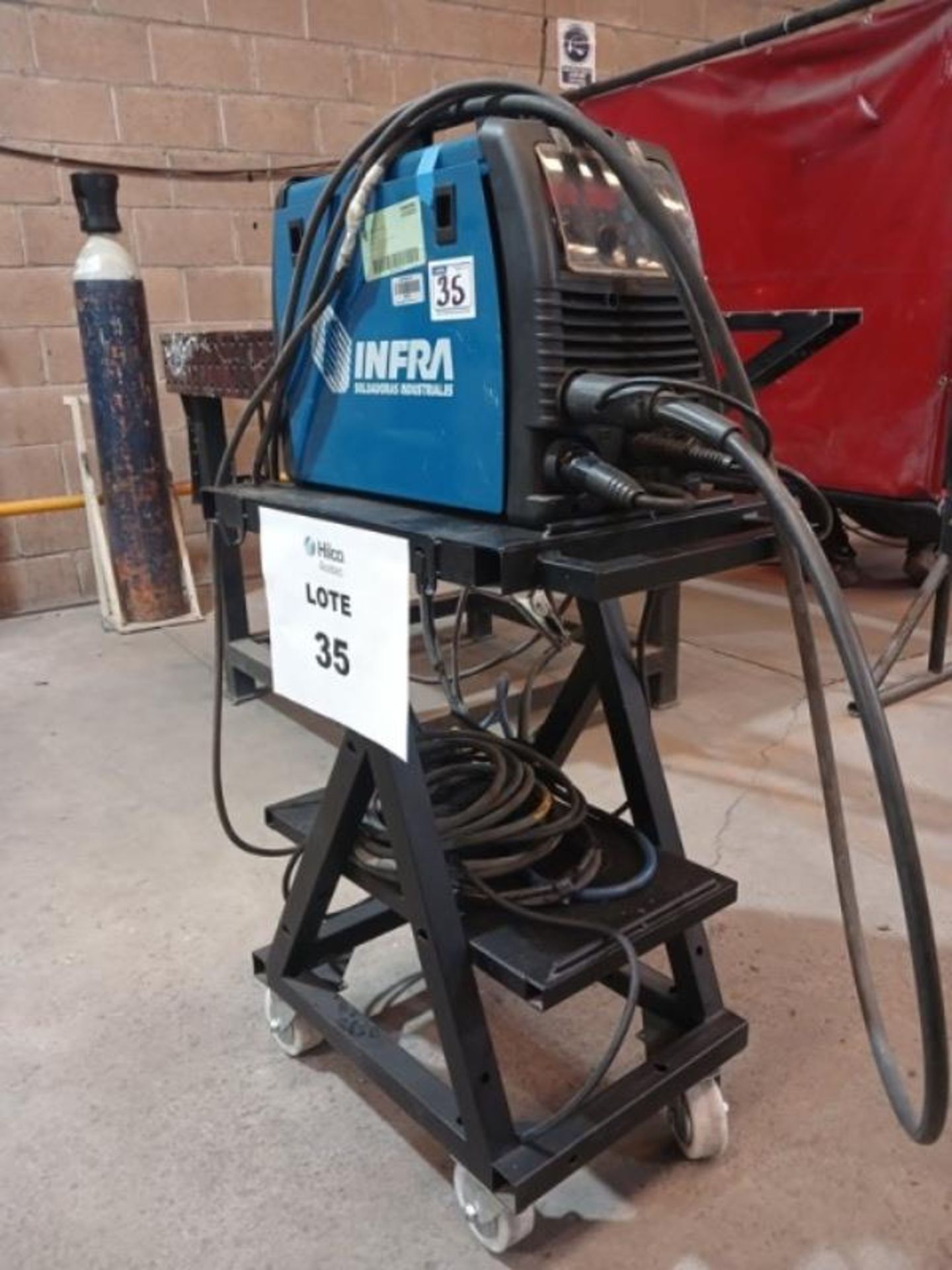 WELDING MACHINE