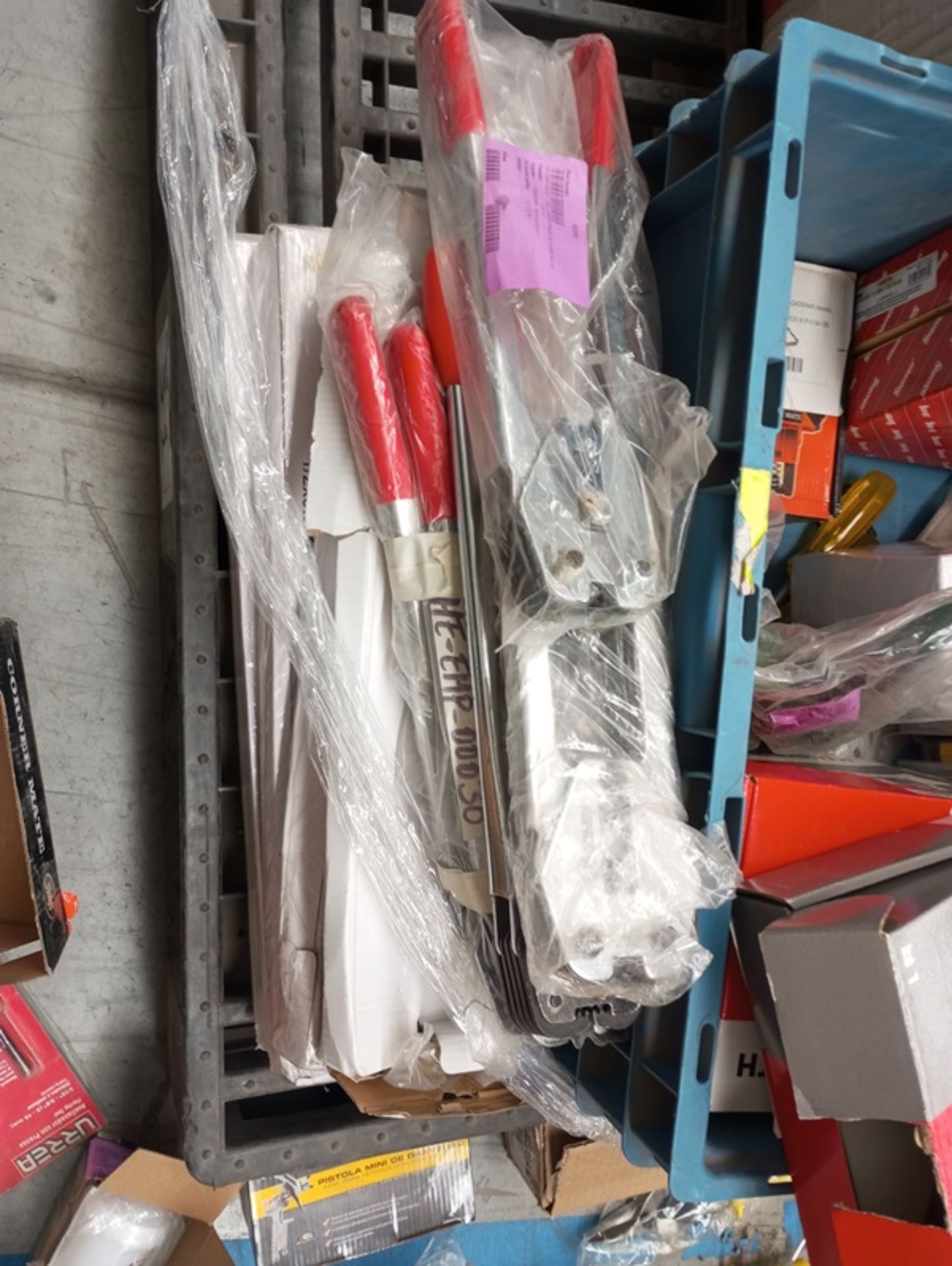 LOT OF MISCELLANEOUS TOOLS - Image 18 of 30