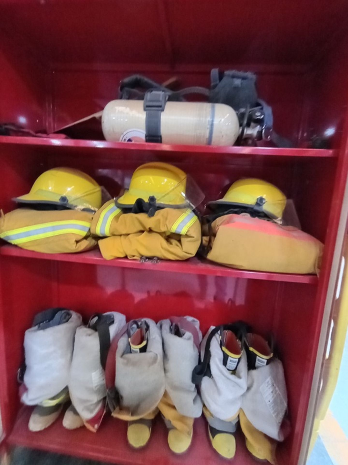 LOT OF CIVIL PROTECTION E?UIPMENT - Image 6 of 24