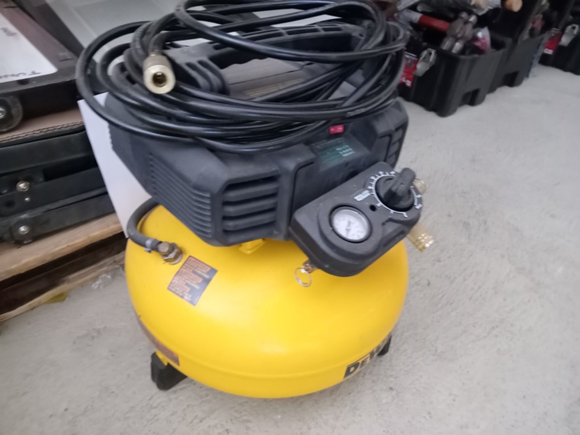 AIR COMPRESSOR - Image 3 of 5