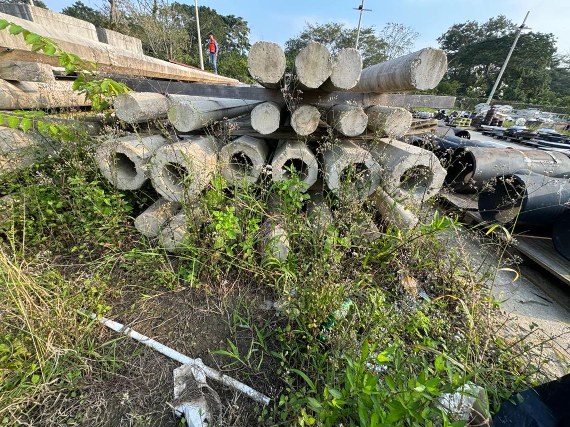 LOT OF (76) CONCRETE POSTS - Image 5 of 23