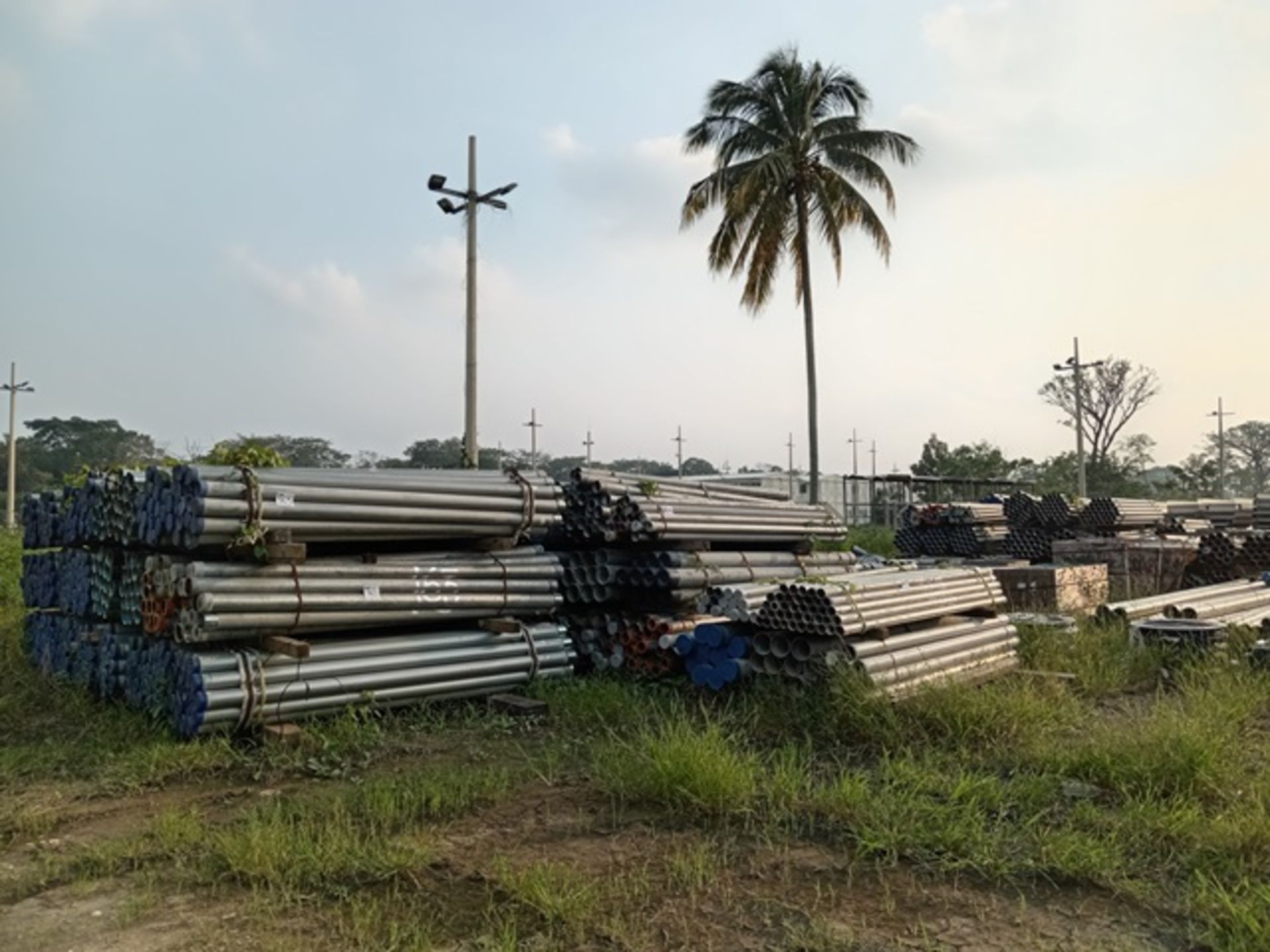 LOT OF 4375 METERS OF GALVANIZED CARBON STEEL PIPE WITH THREADED ENDS - Image 6 of 10