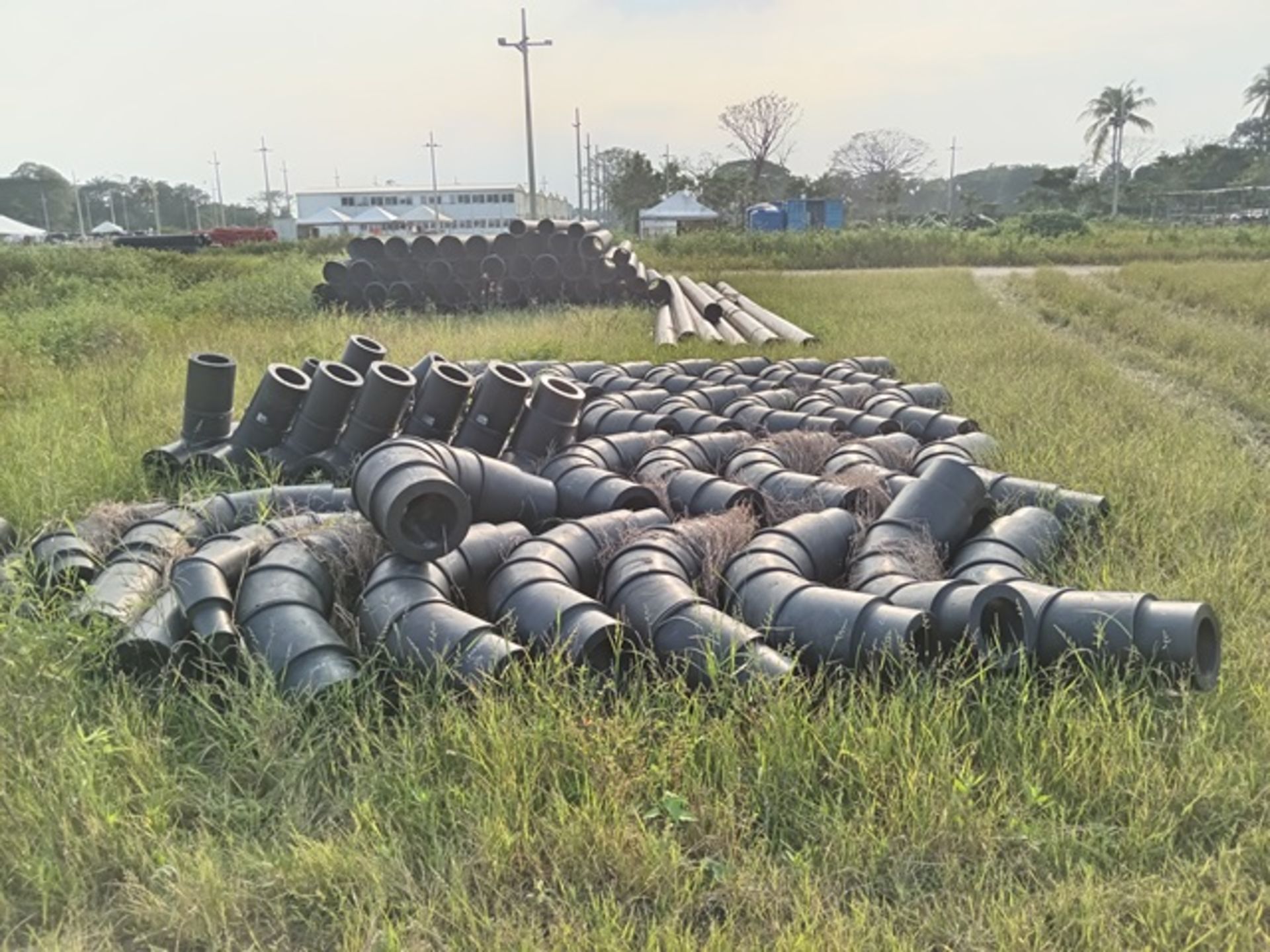 LOT OF (51) PCS OF HIGH DENSITY POLYETHYLENE CONNECTIONS AND (25) MTS OF 25 CMS PVC EYE BAND - Image 10 of 19