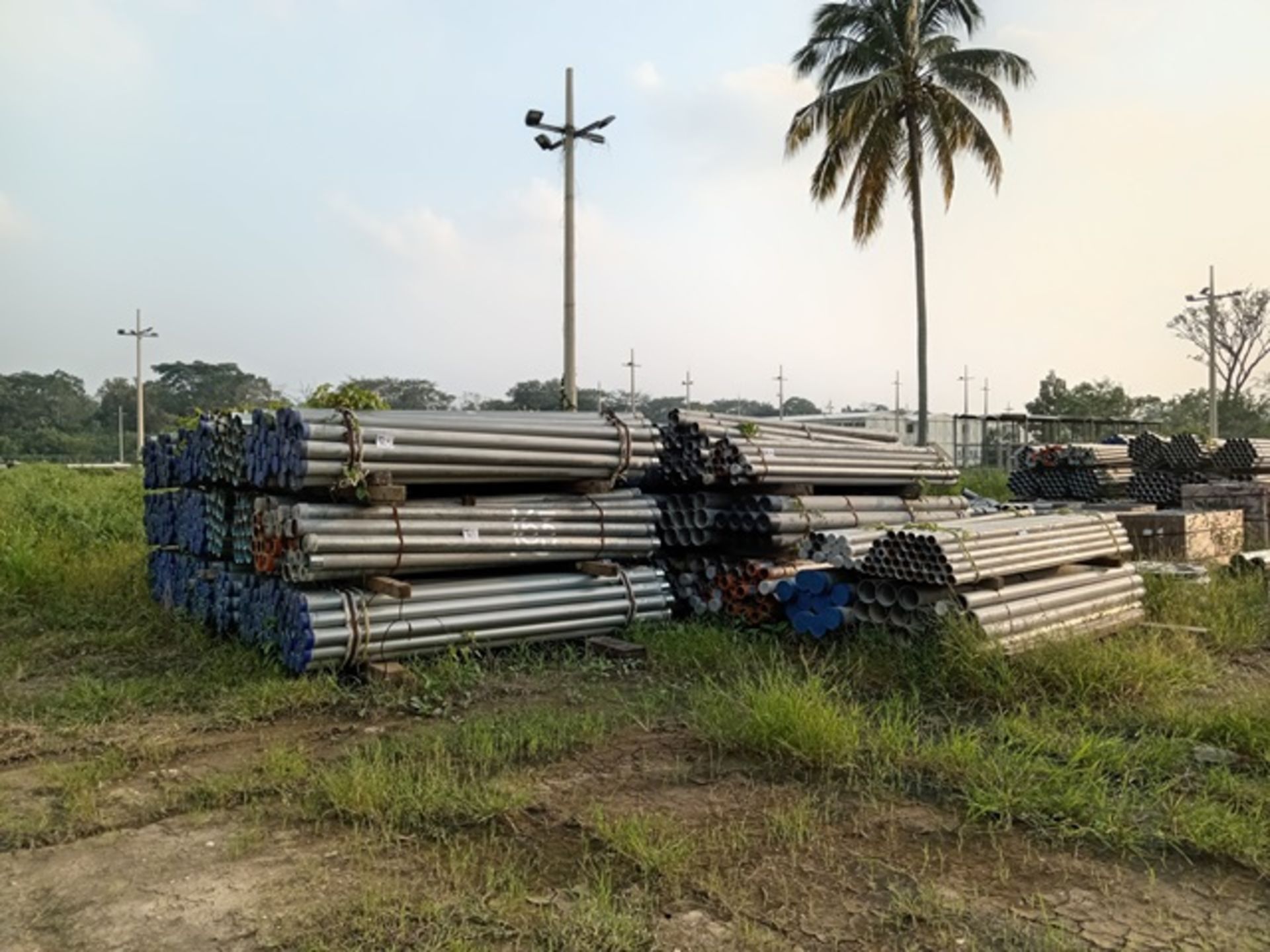 LOT OF 4375 METERS OF GALVANIZED CARBON STEEL PIPE WITH THREADED ENDS - Image 7 of 10