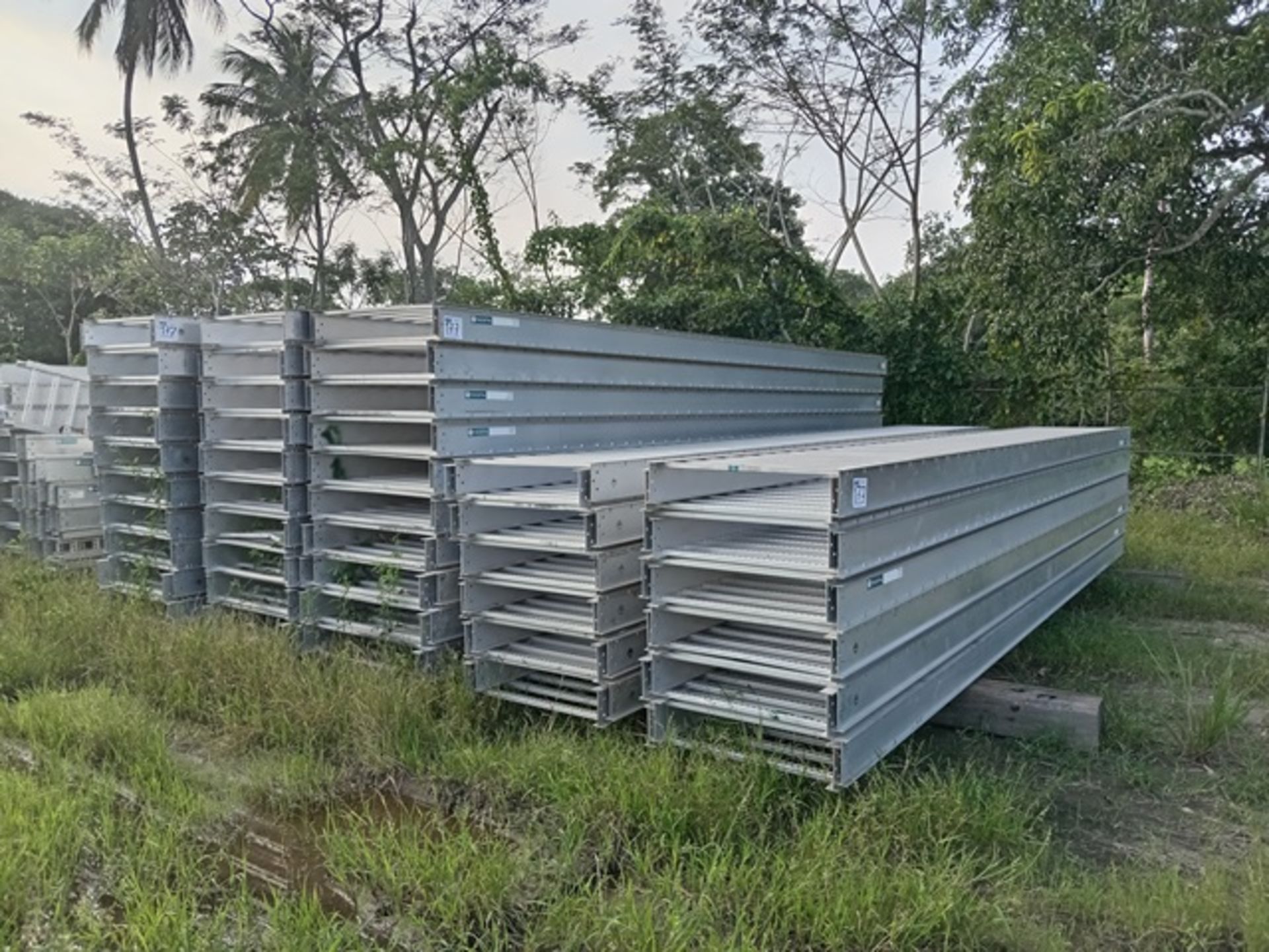 LOT OF APPROXIMATELY (5033) MTS OF STRAIGHT ALUMINUM TRAYS - Image 11 of 18