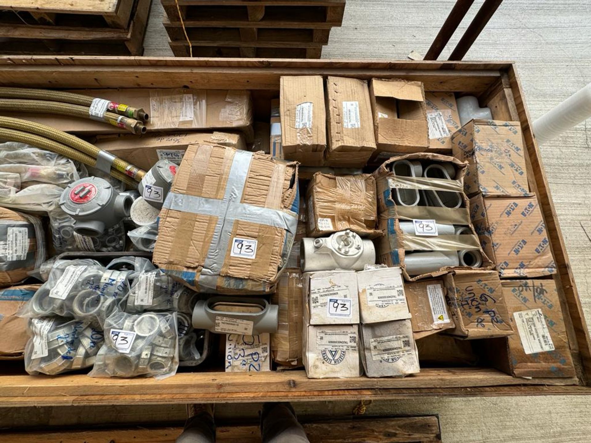 LOT OF (20,488) PIECES OF MISCELLANEOUS ELECTRICAL MATERIAL - Image 28 of 115