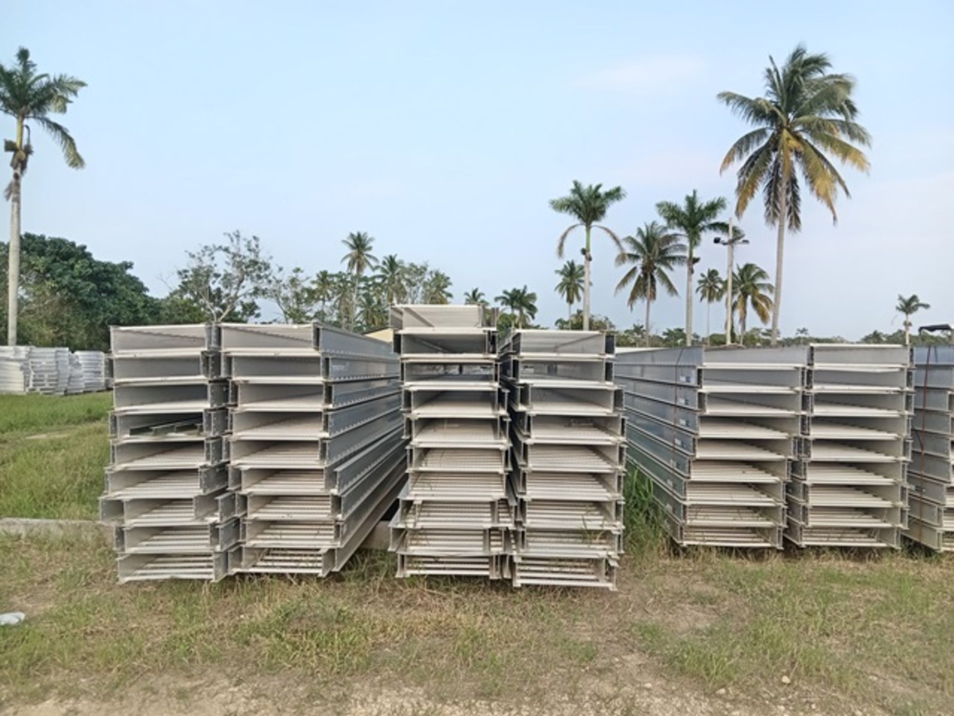 LOT OF APPROXIMATELY (5033) MTS OF STRAIGHT ALUMINUM TRAYS - Image 13 of 18