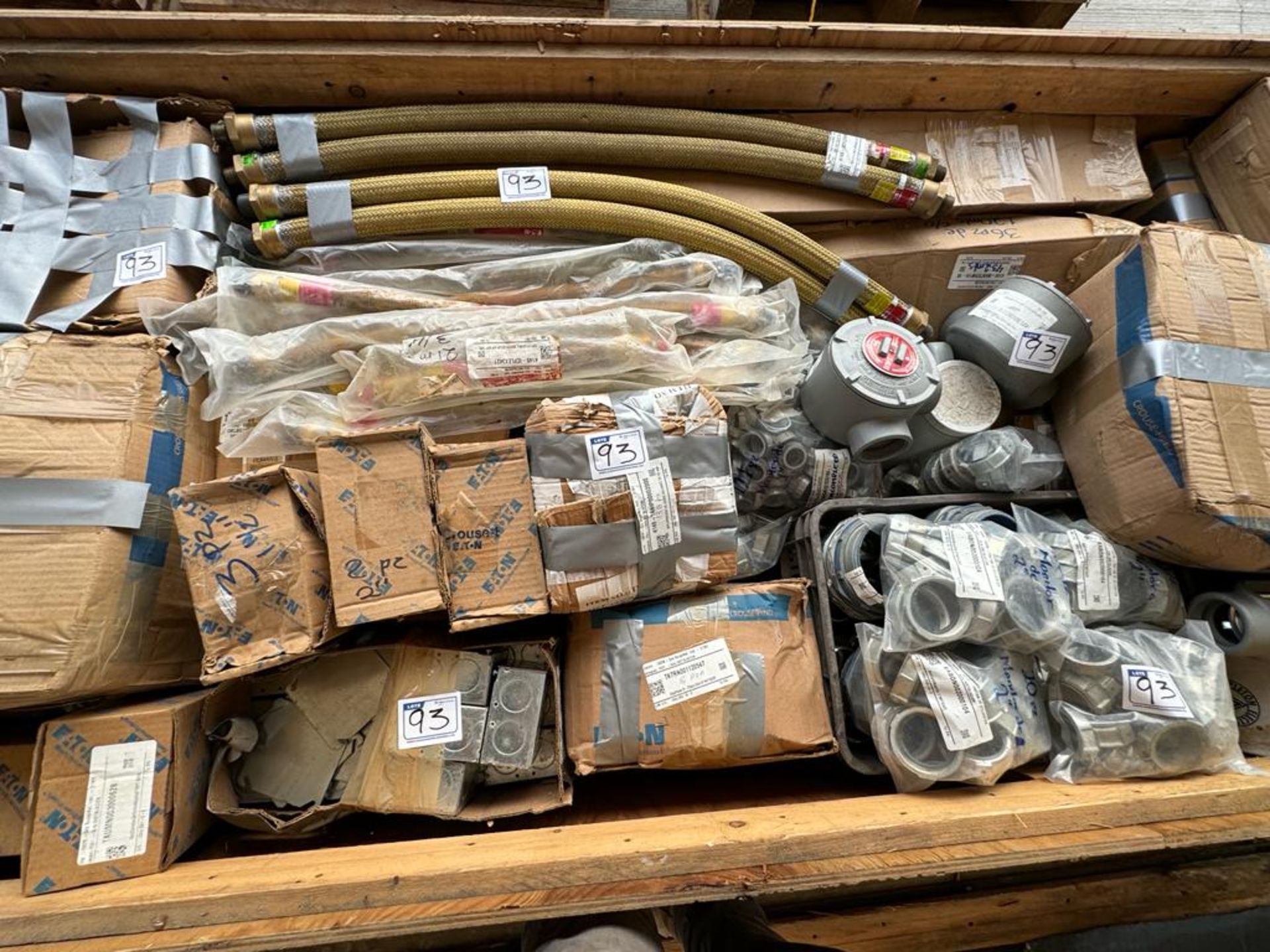 LOT OF (20,488) PIECES OF MISCELLANEOUS ELECTRICAL MATERIAL - Image 30 of 115