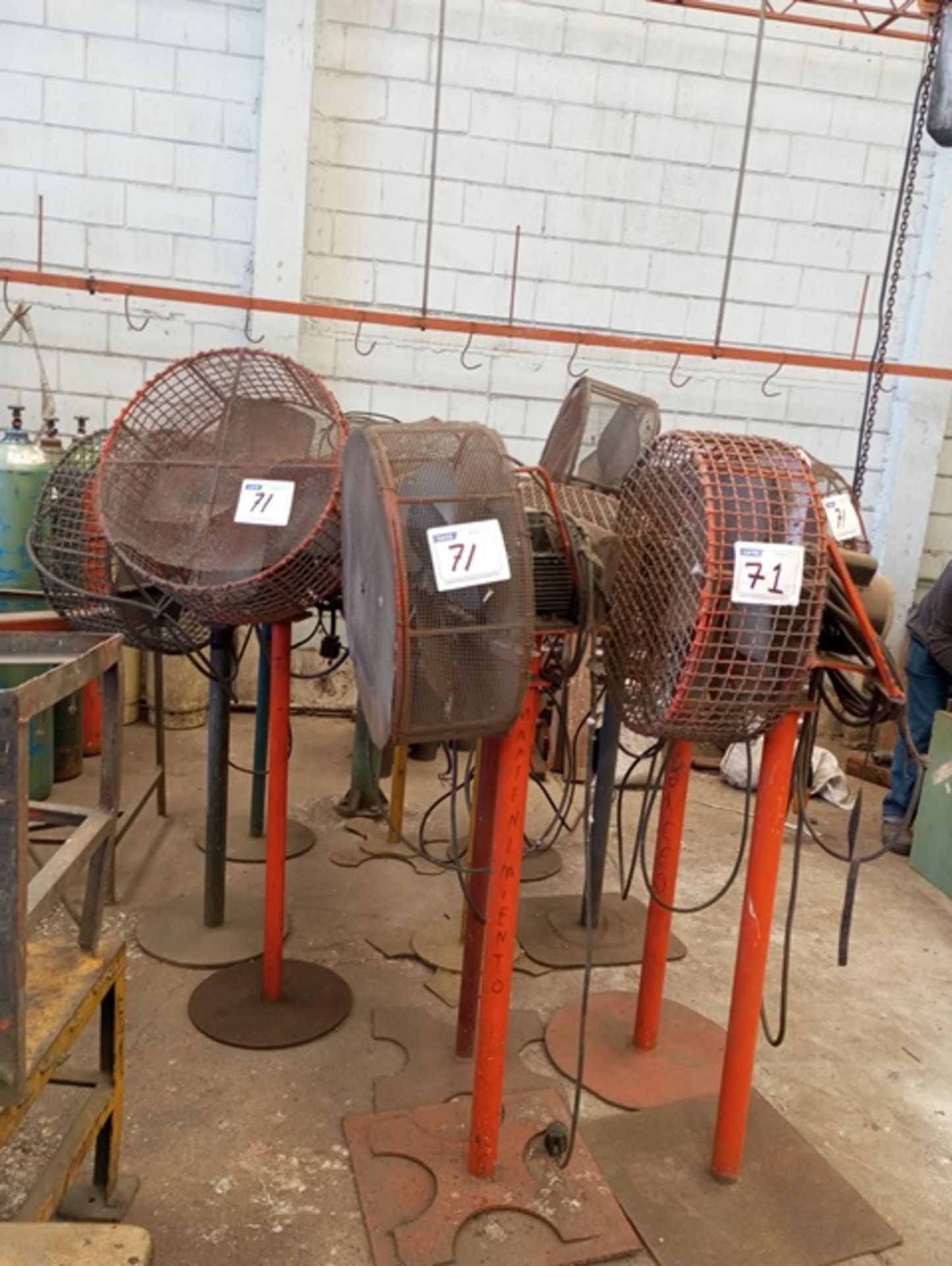 LOT OF: (11) PEDESTAL FANS - Bild 2 aus 3