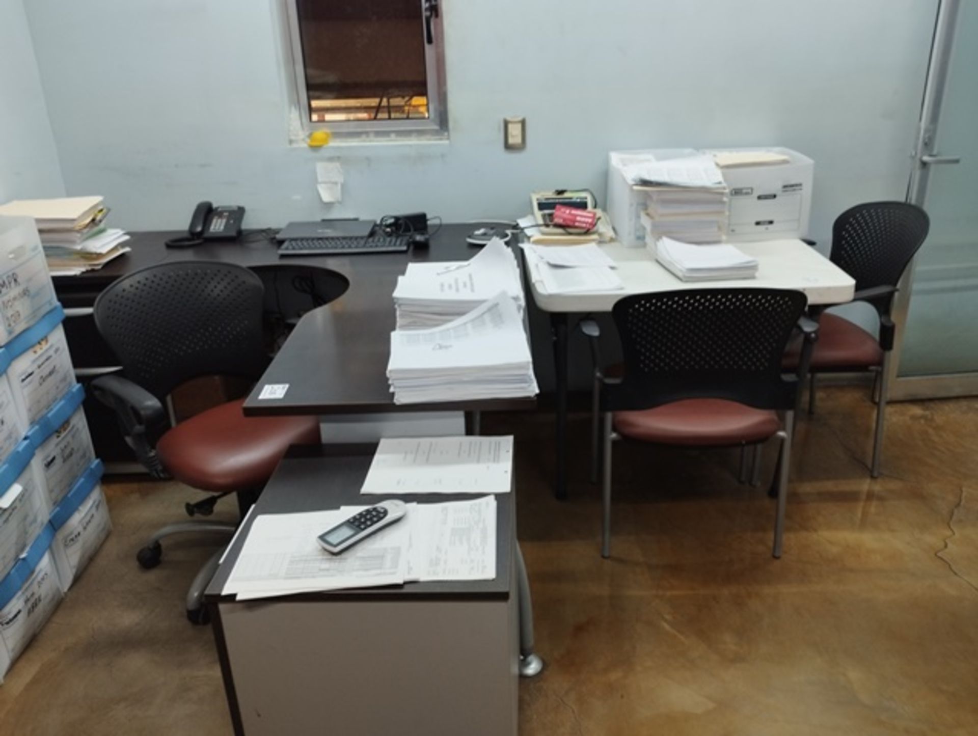 LOT OF OFFICE FURNITURE - Image 6 of 10