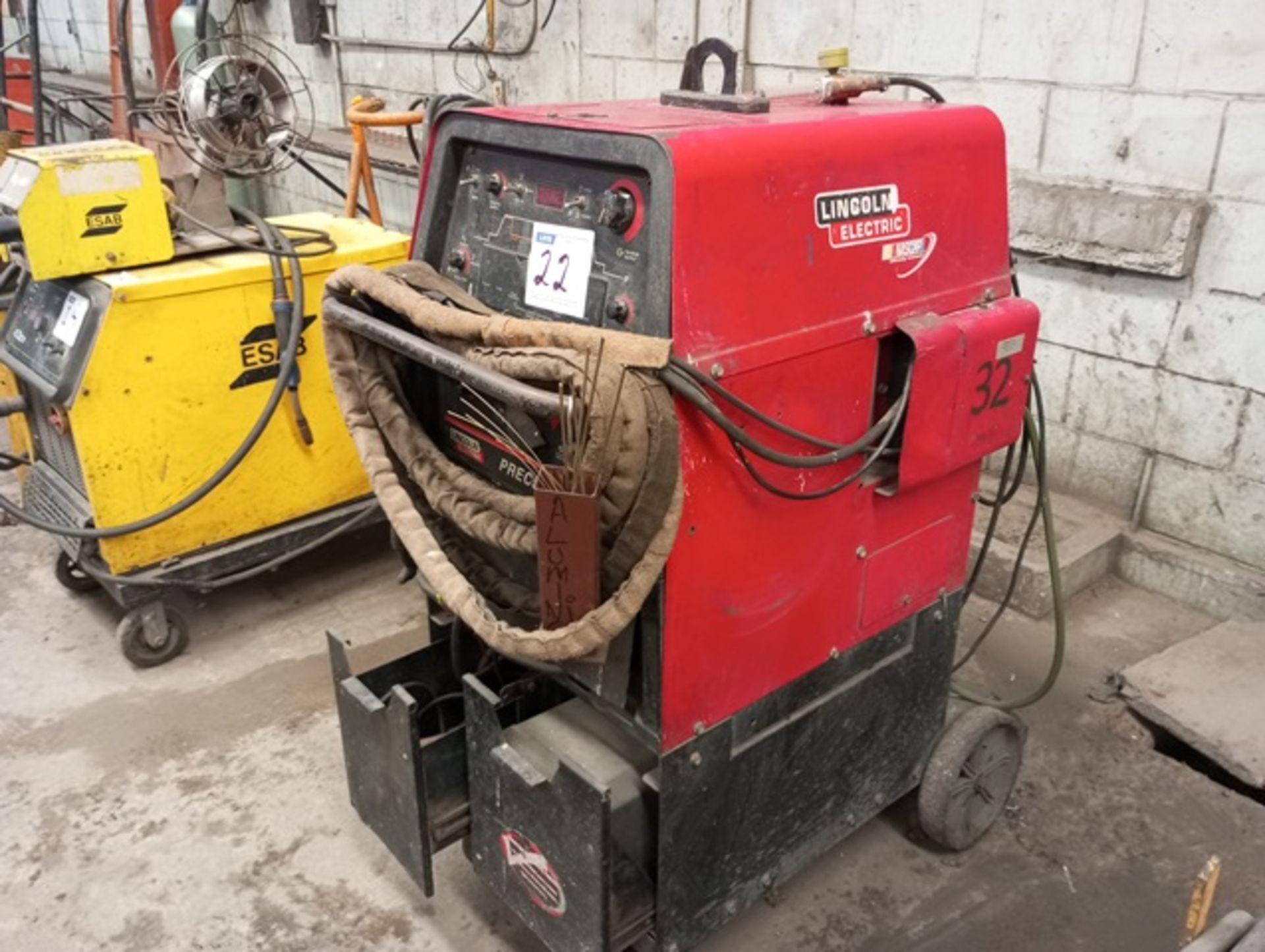 WELDING MACHINE - Image 2 of 3