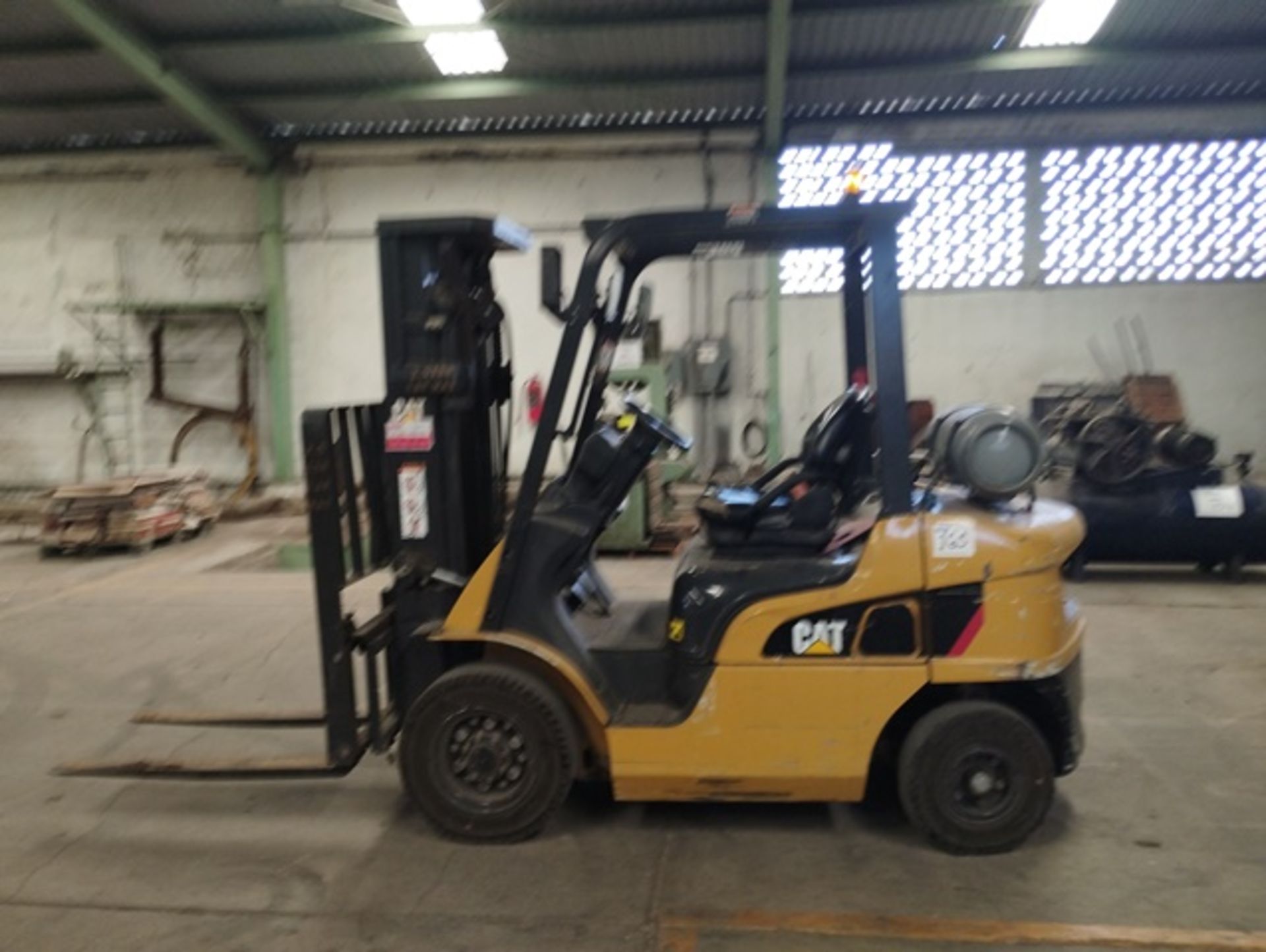 FORKLIFT - Image 2 of 5