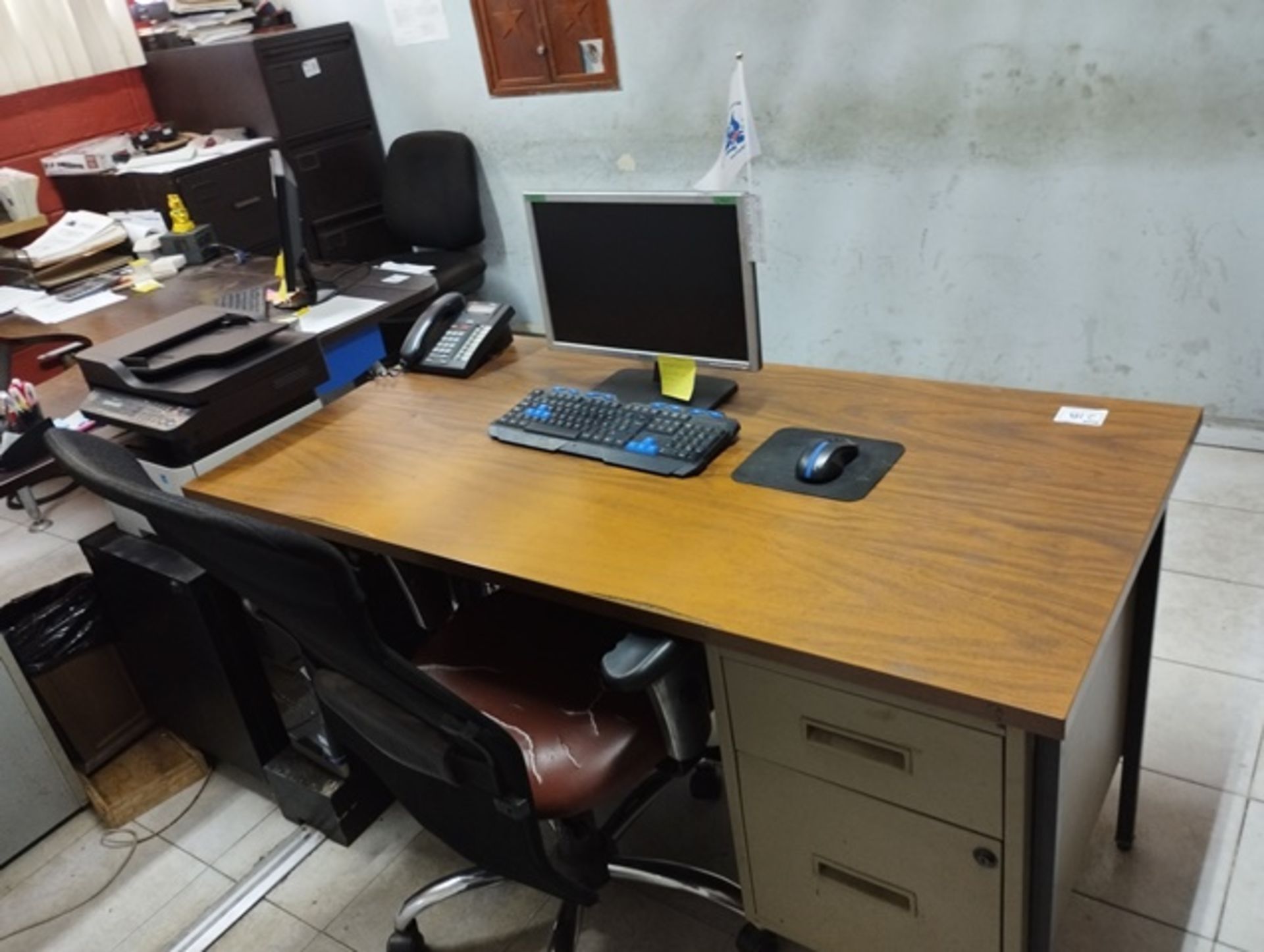 LOT OF OFFICE FURNITURE - Image 2 of 5