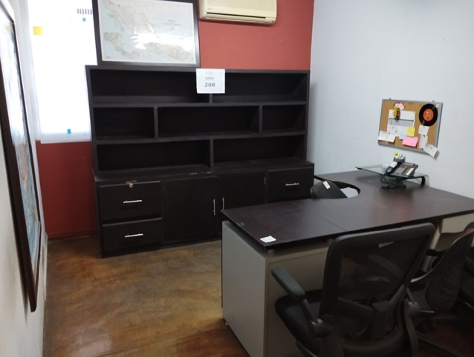 LOT OF OFFICE FURNITURE
