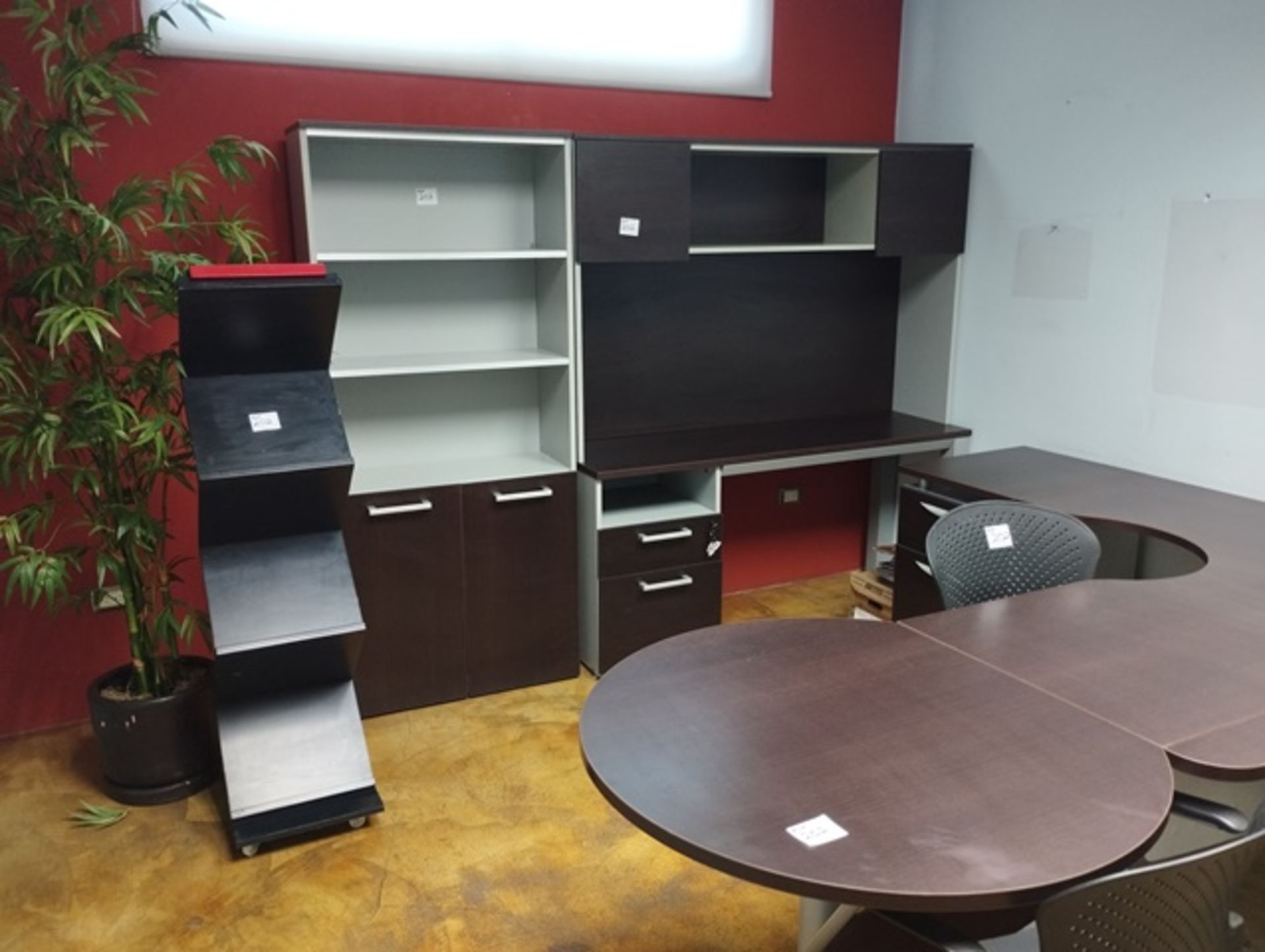 LOT OF OFFICE FURNITURE - Image 3 of 4