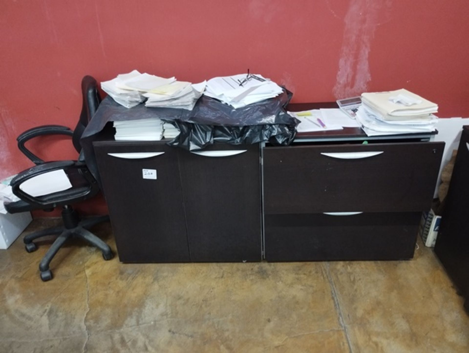 LOT OF OFFICE FURNITURE - Image 4 of 10